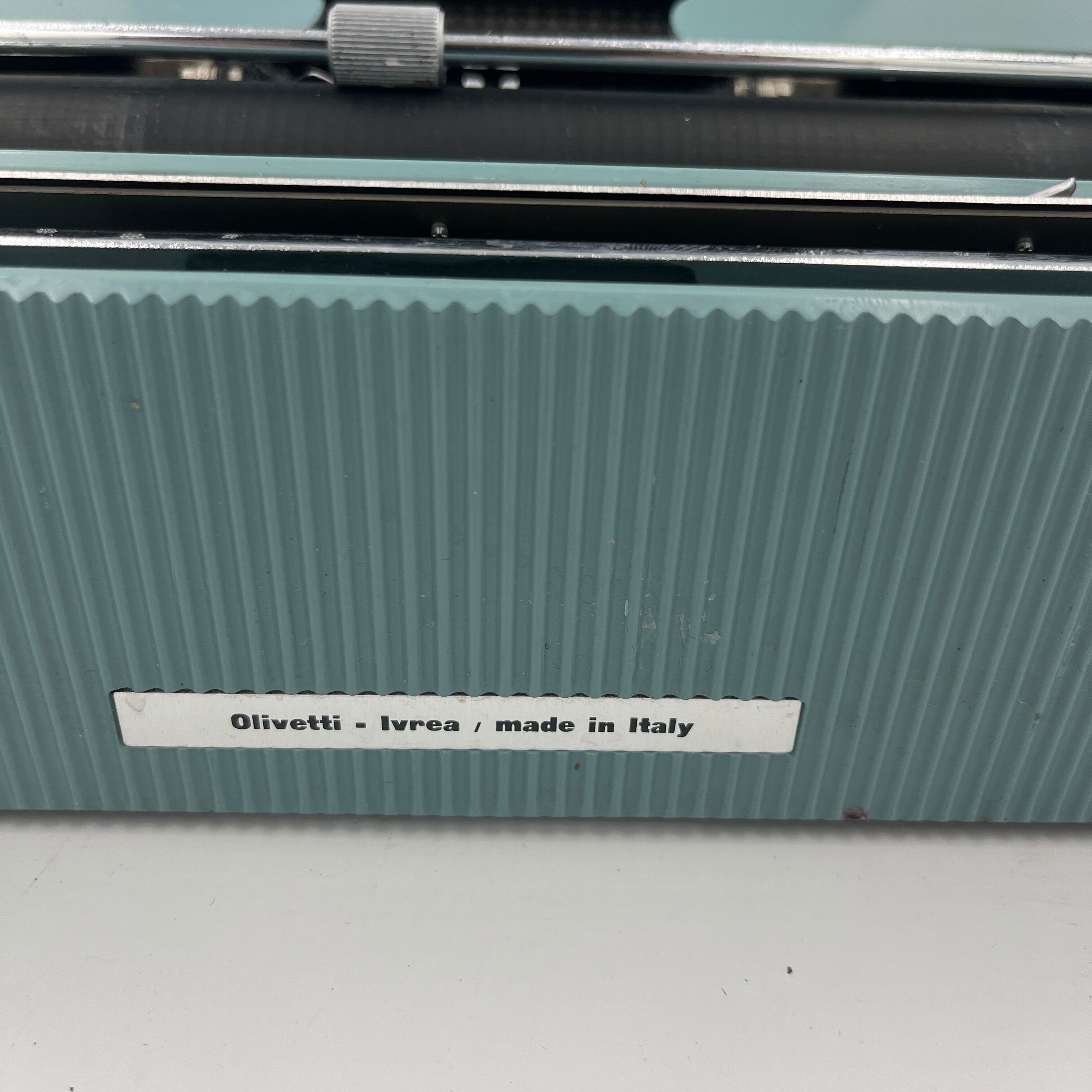 Olivetti Lettera 22 Blue typewriter
