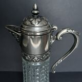 Pourer cut crystal decanter