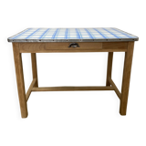 Farmhouse table with enamelled metal top