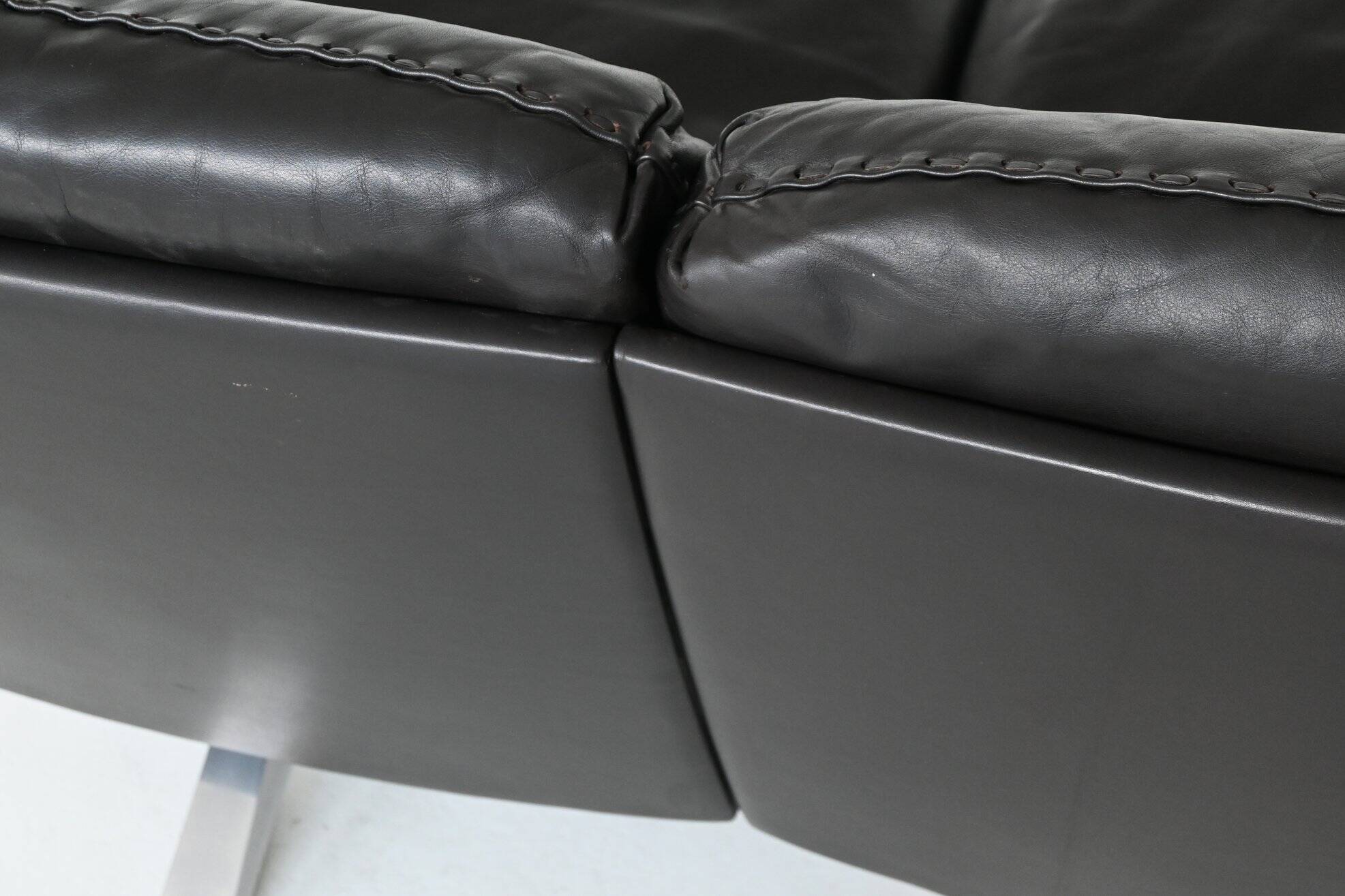 De Sede model DS-31 three-seat sofa black leather Switzerland 1970