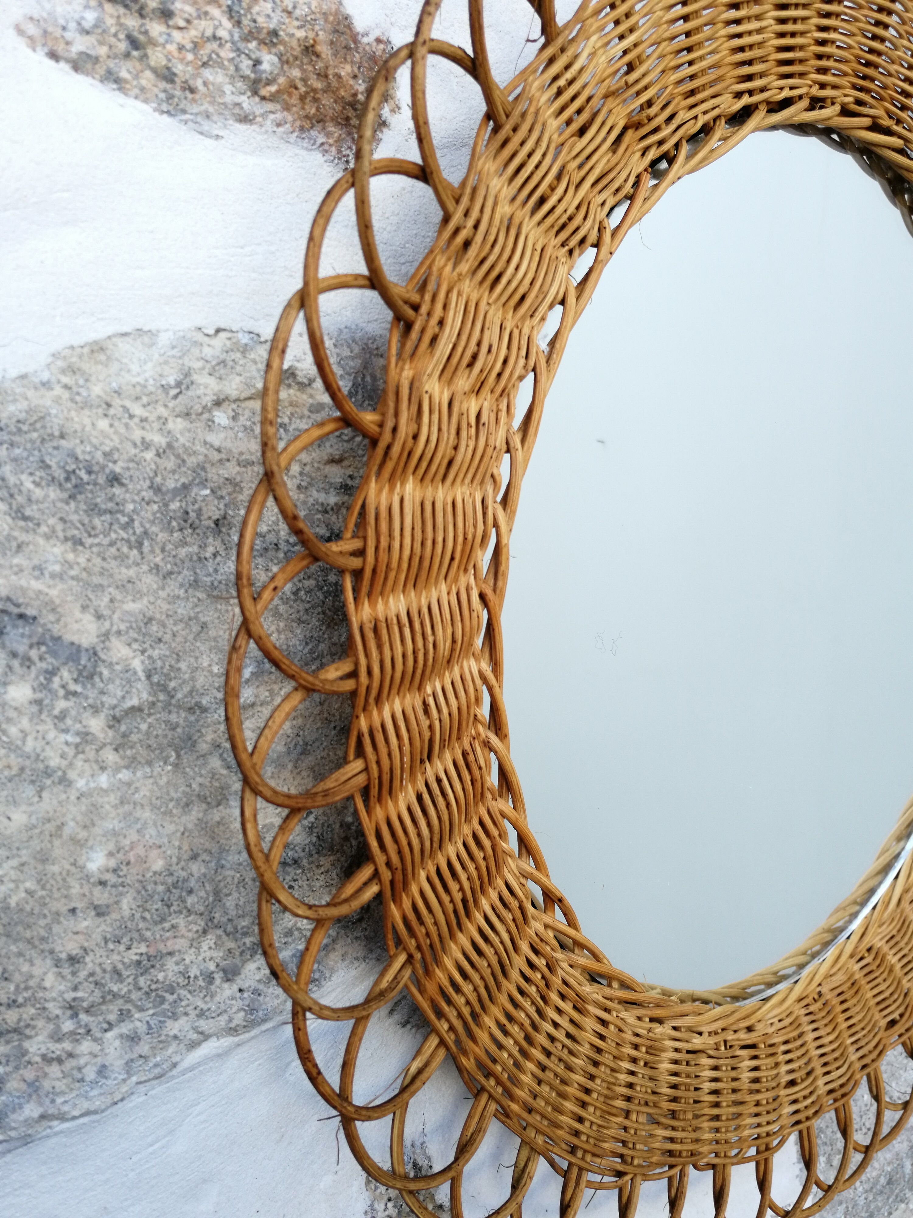 Rattan flower mirror