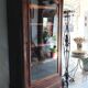 Vitrine ancienne en bois massif – 235 cm