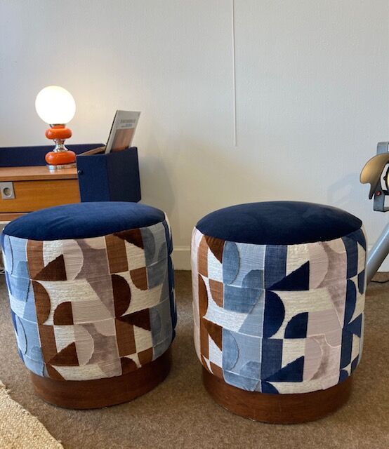 2 ottomans