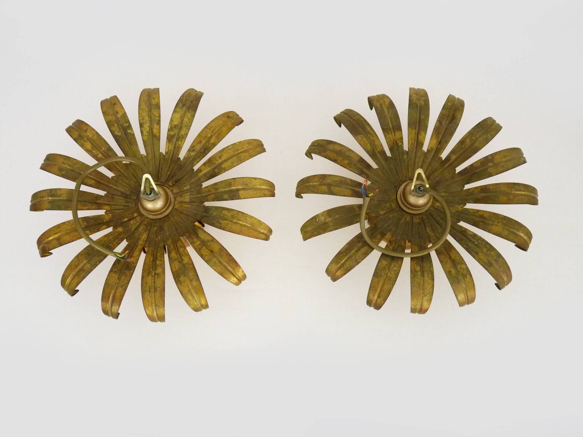 Pair of palm tree wall lights in gold metal. 70s
