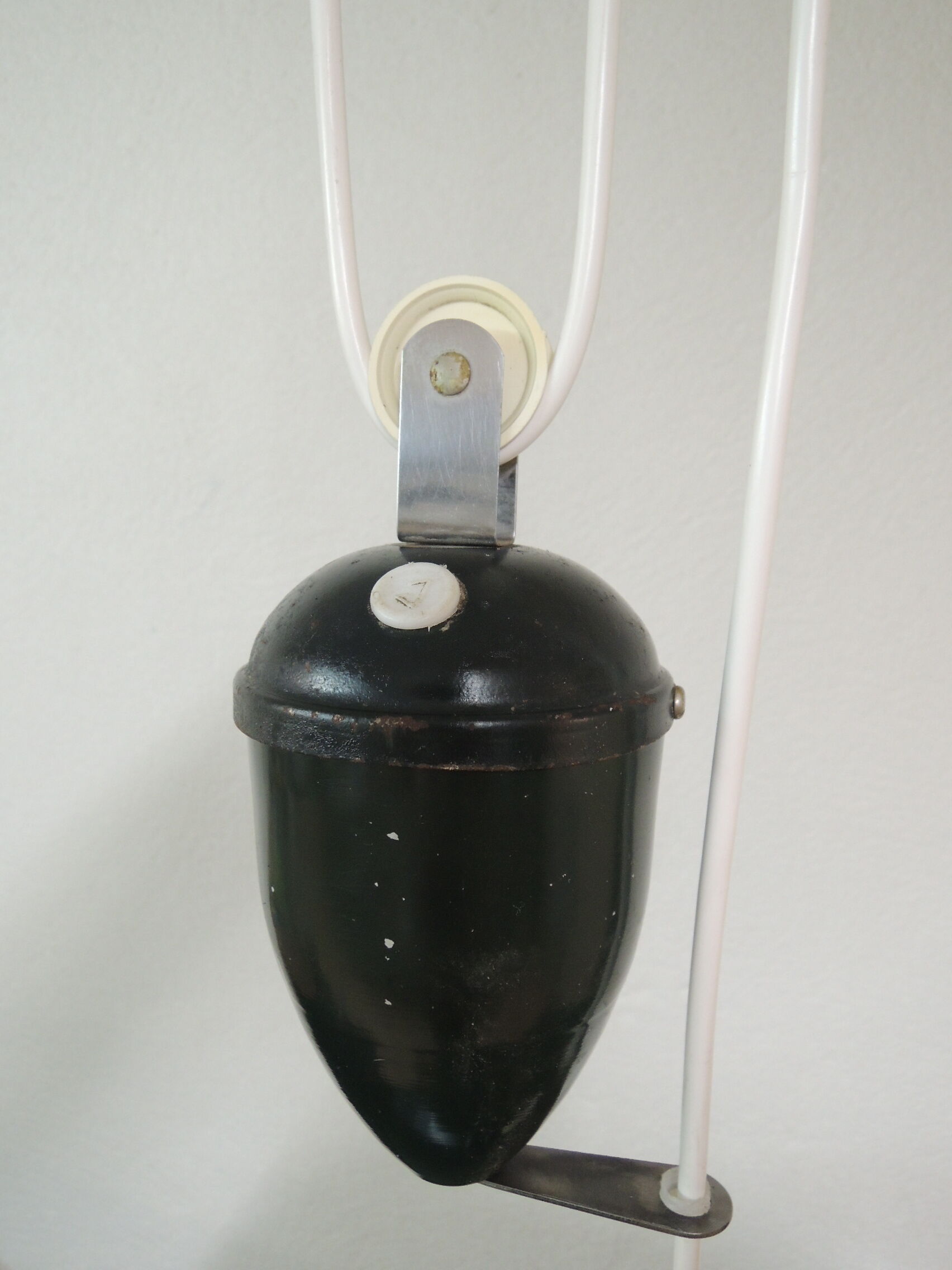 Suspension rises and falls in metal