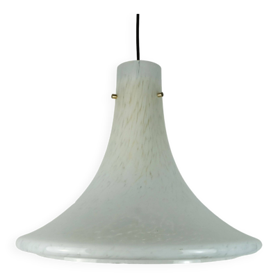 grande lampe suspendue glashuette limburg des années 1970 abat-jour en verre opalin blanc en forme de trompette P283 42
