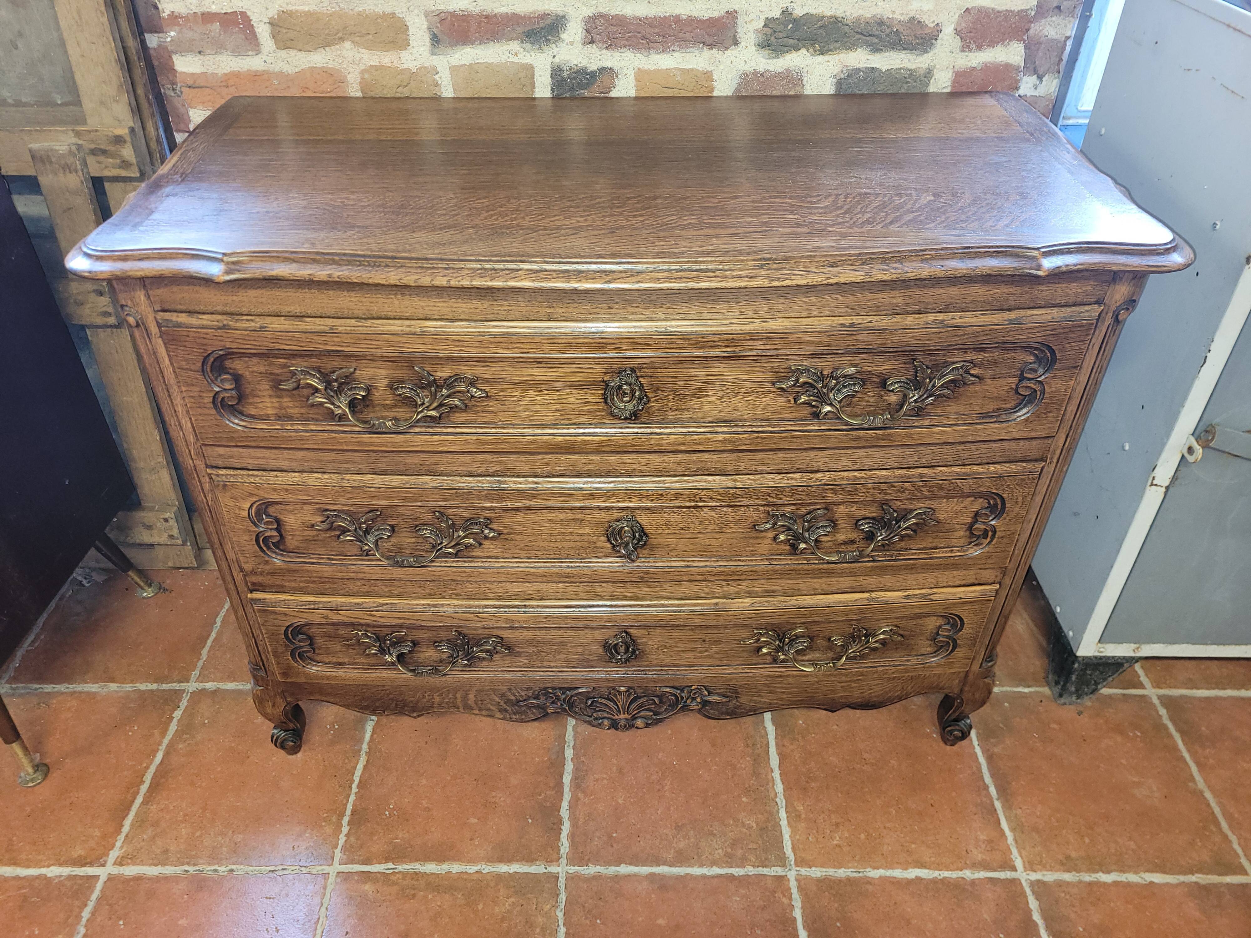 Louis XV style chest of drawers in solid oak
