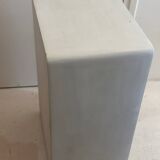 Table de chevet ou d’appoint en niche style Mykonos Bali béton ciré