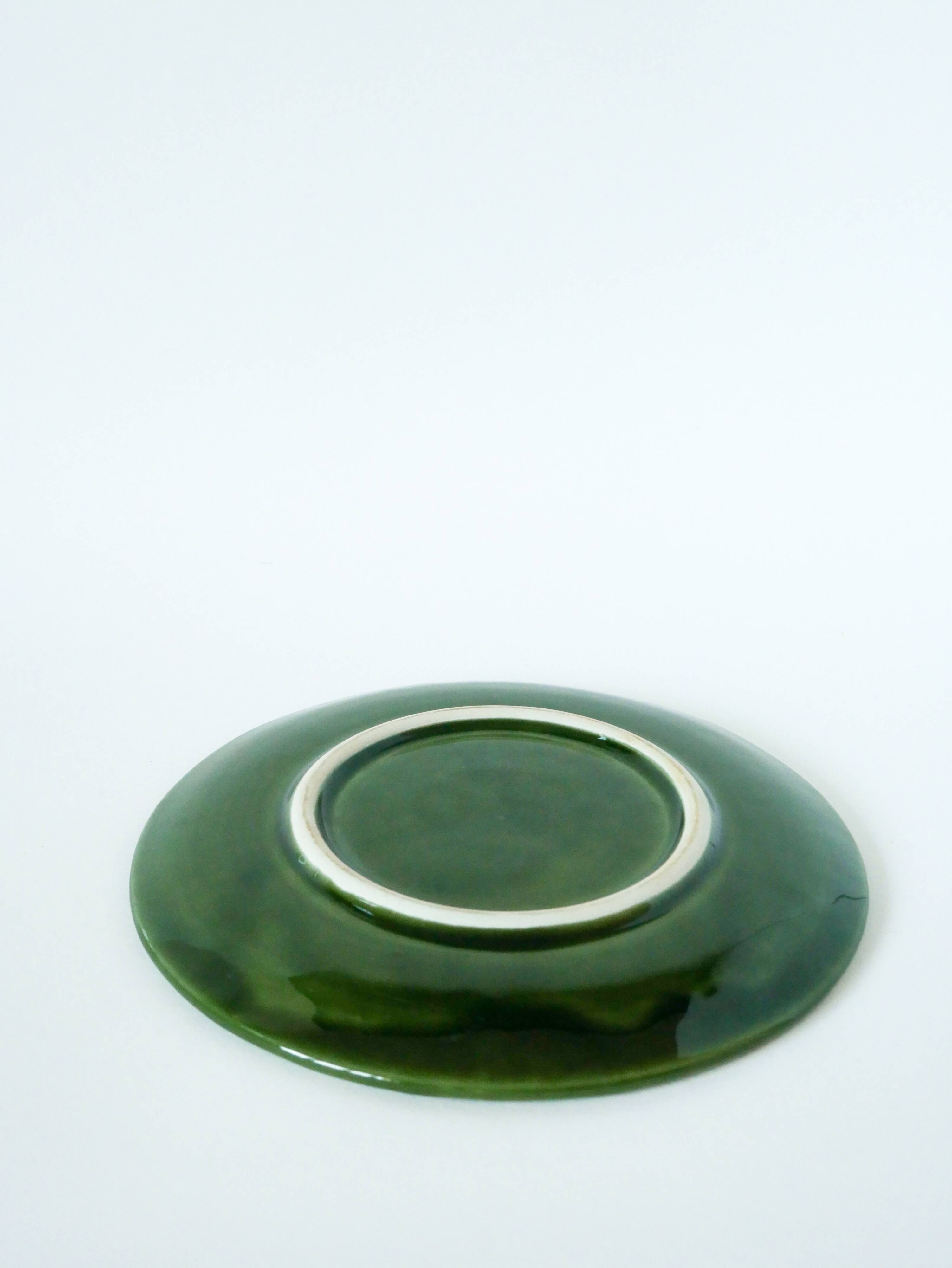 Petit plat en barbotine modèle "Chou", vintage
