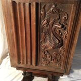 Facade of wooden cabinet door scultpté.