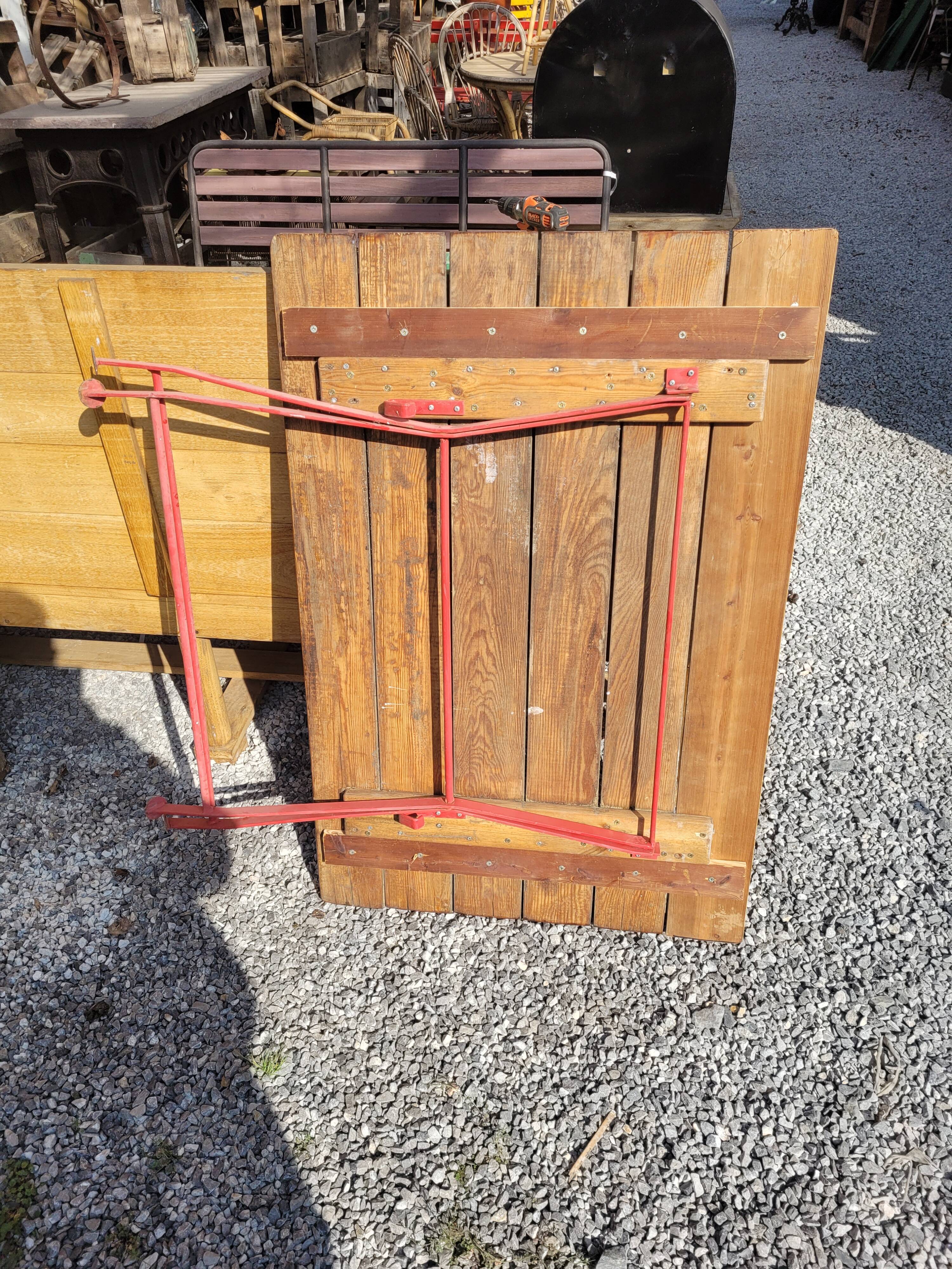 Garden furniture above wood and iron base It is foldable