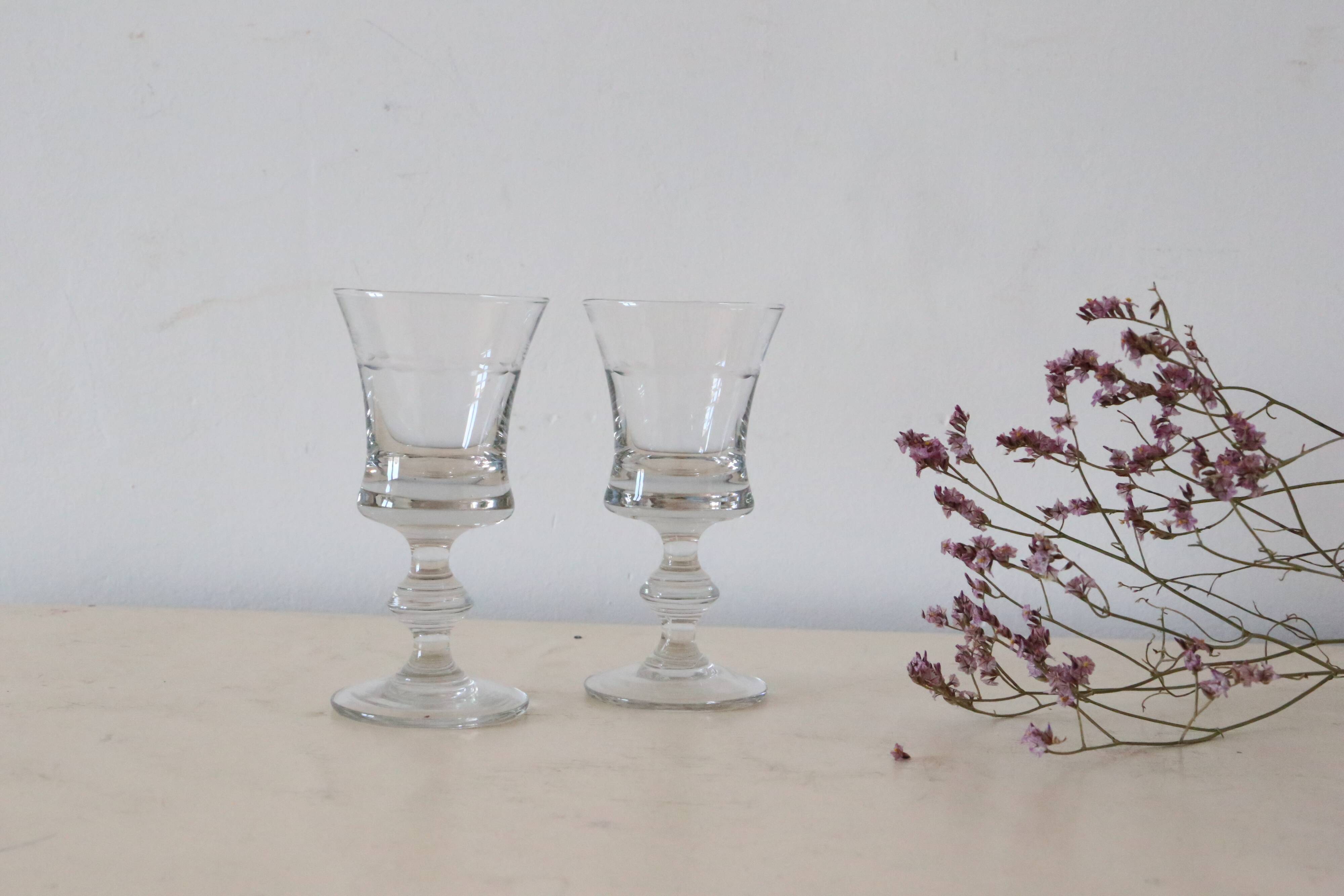 Set de 2 verres à pied, cristal ciselé, art déco