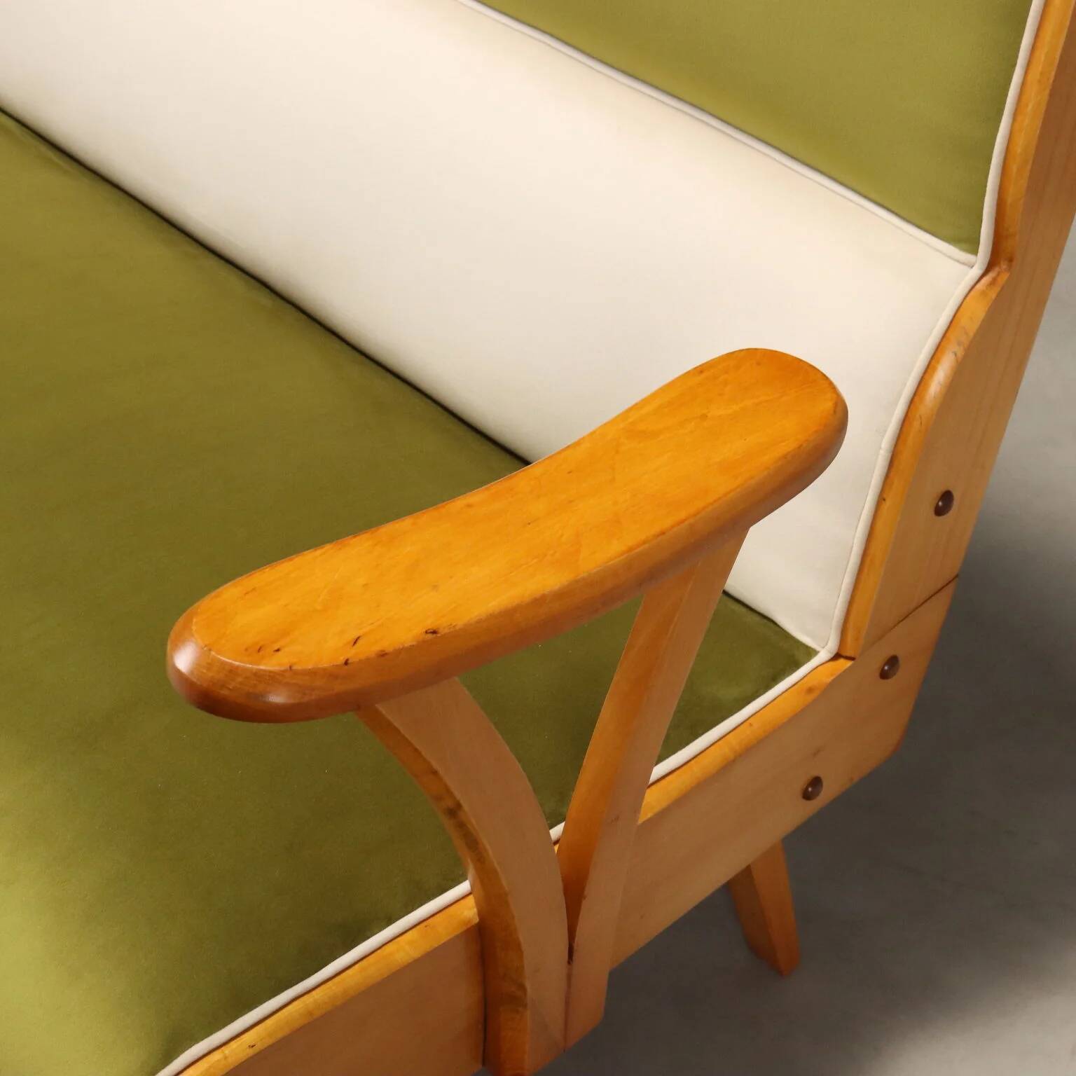 Vintage two-tone velvet and beech wood canapé, Italian design, 1950s.