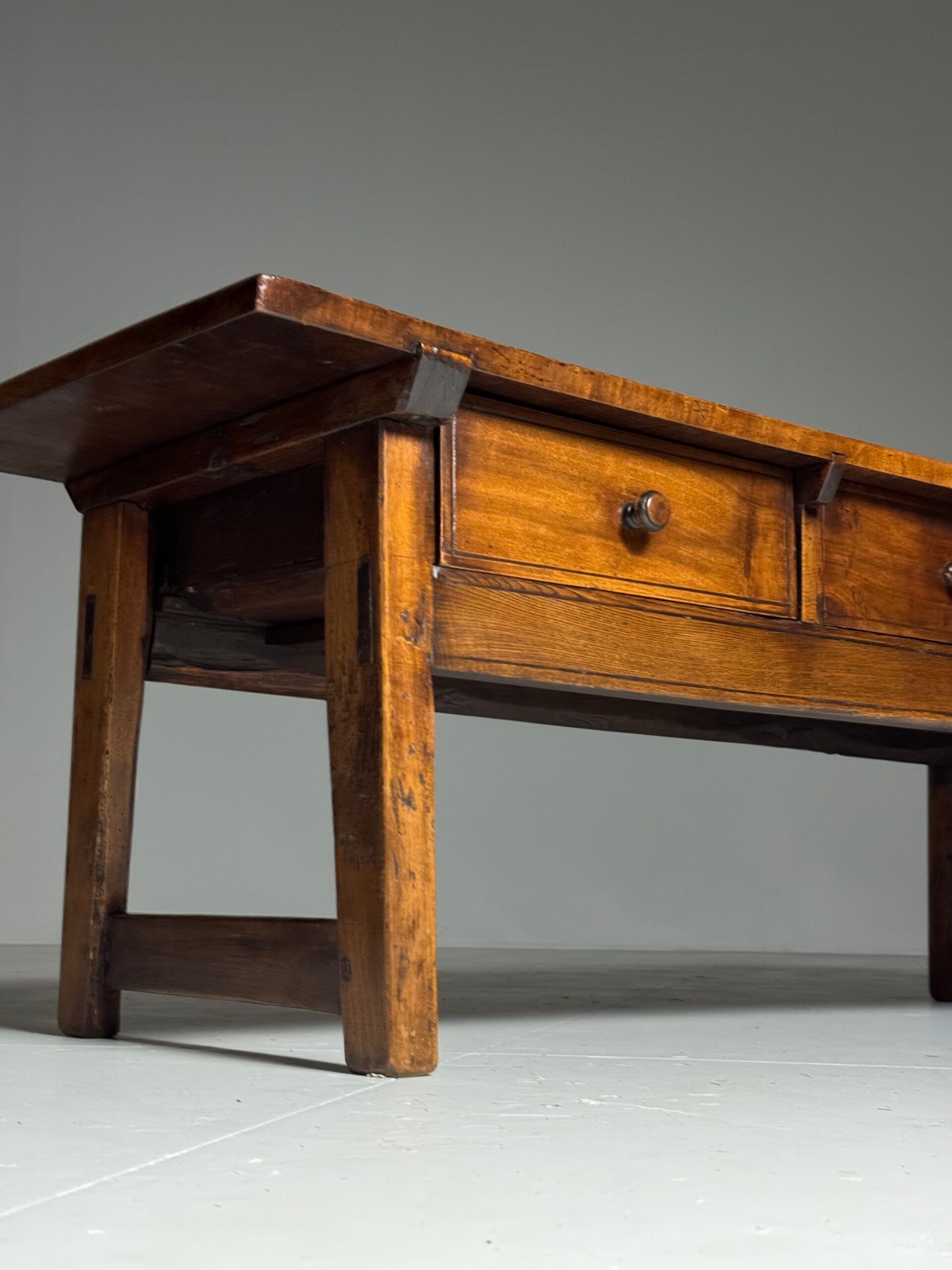 Table basse espagnole du 19ème siècle