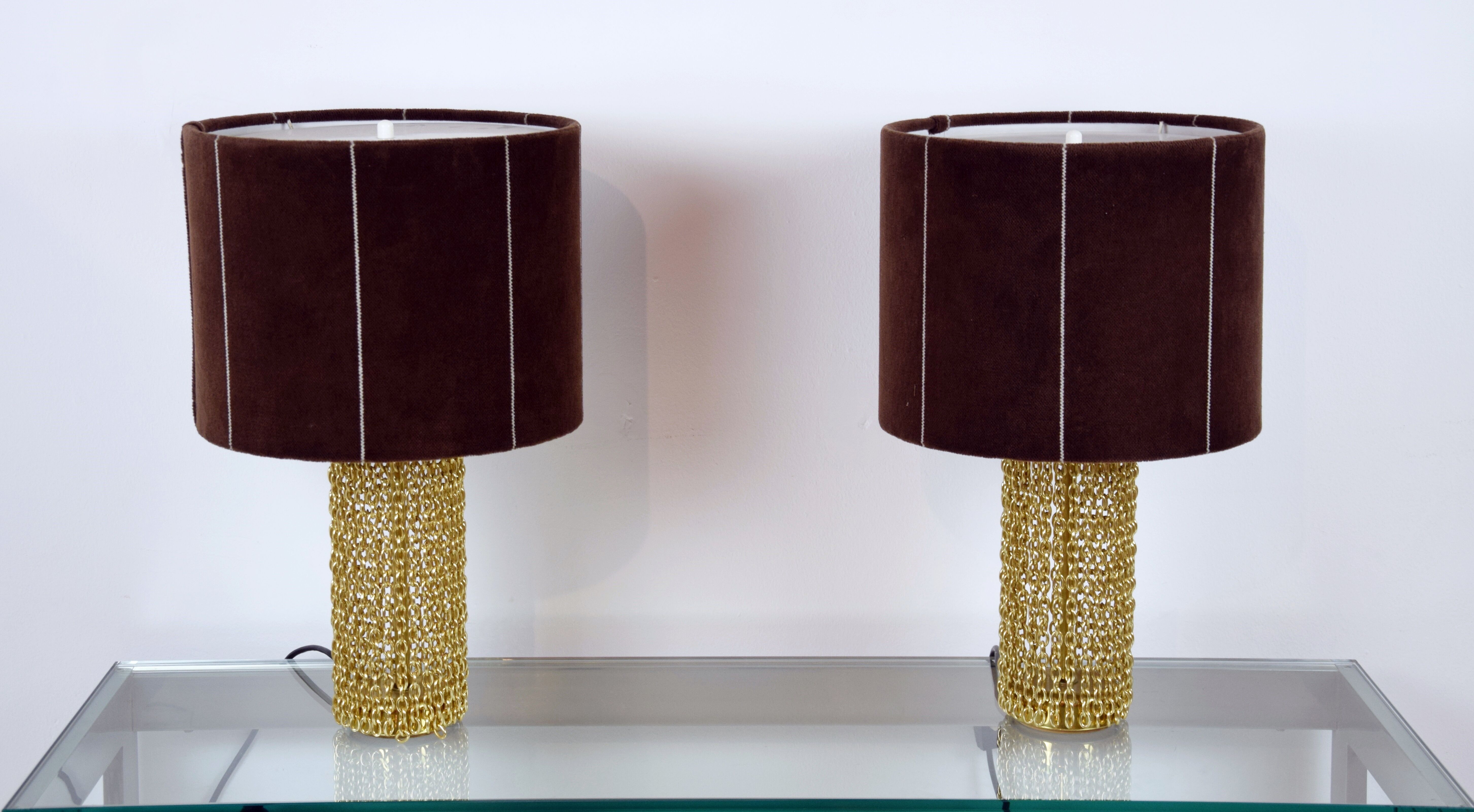 Pair of lamps with chains