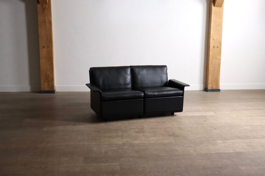 Dieter Rams Model 620 two seater sofa in black leather for Vitsoe, 1980s