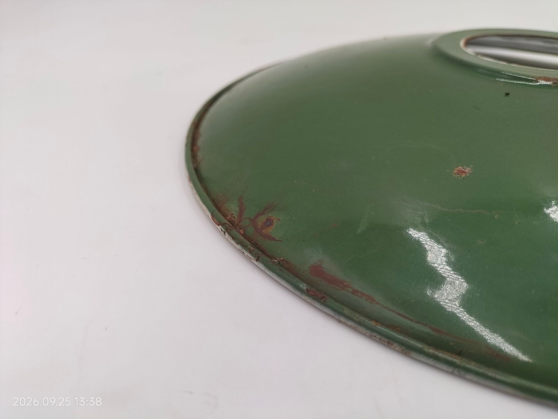 Enamelled sheet metal lampshade