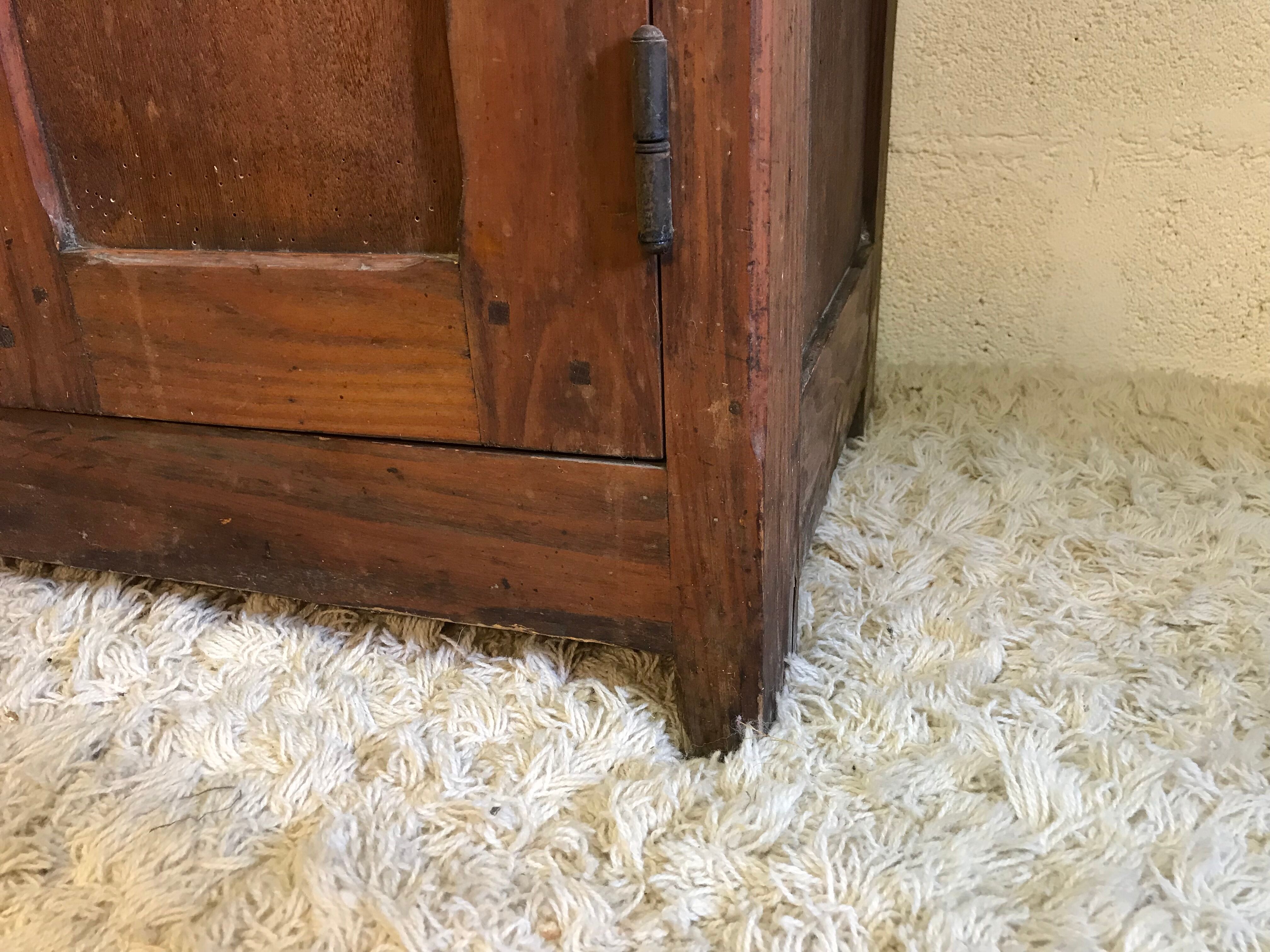 Vestiaire de métier des années 20 en bois brut