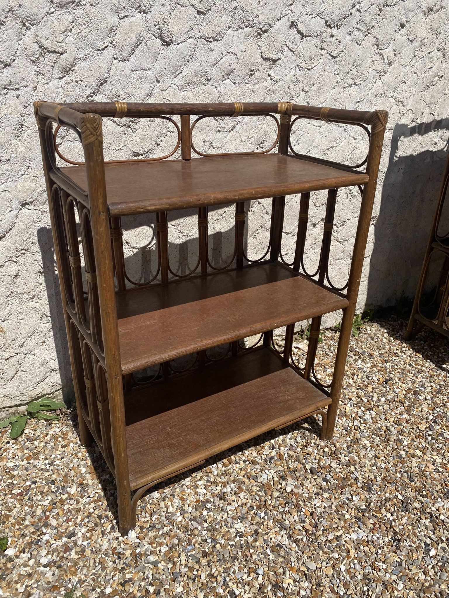 Étagère en rotin vintage