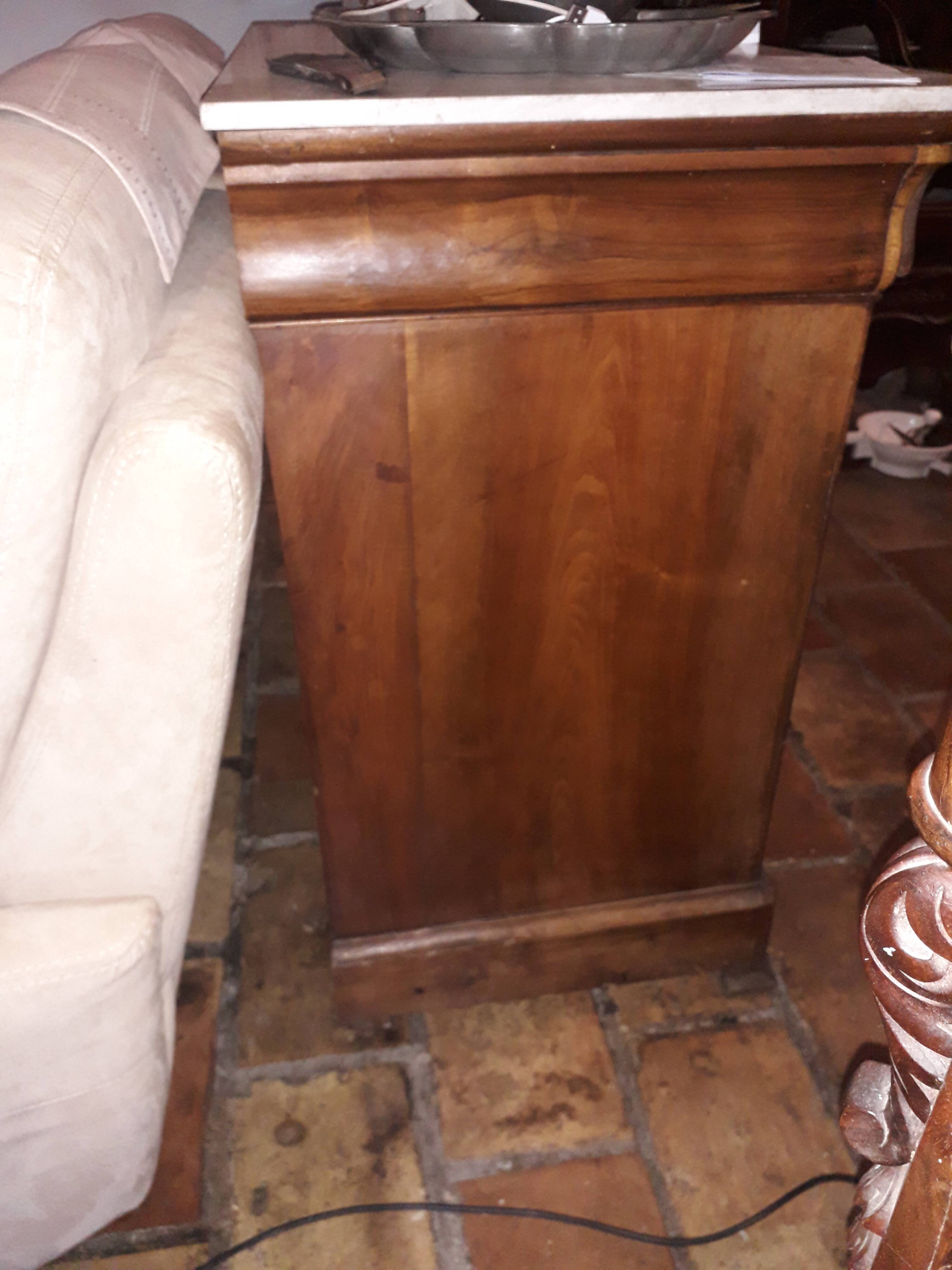 Louis Philippe period chest of drawers in walnut bramble on oak frame