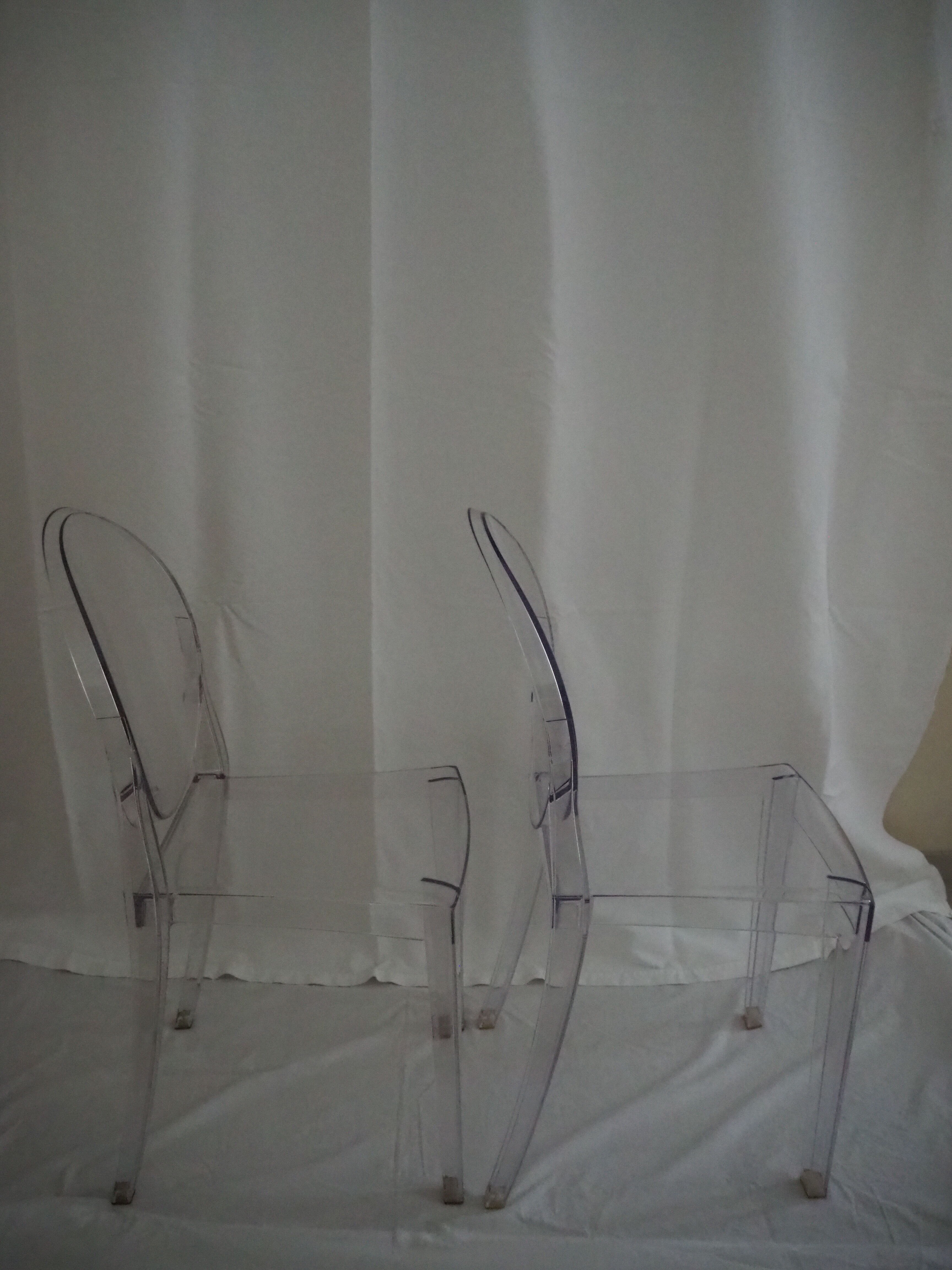 Pair of stackable chairs Victoria Ghost by Philippe Starck, Kartell