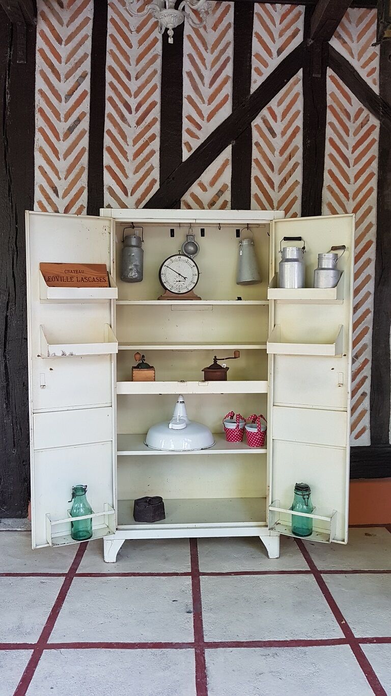 Parisian kitchen cupboard