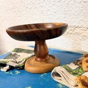 Standing wooden bowl