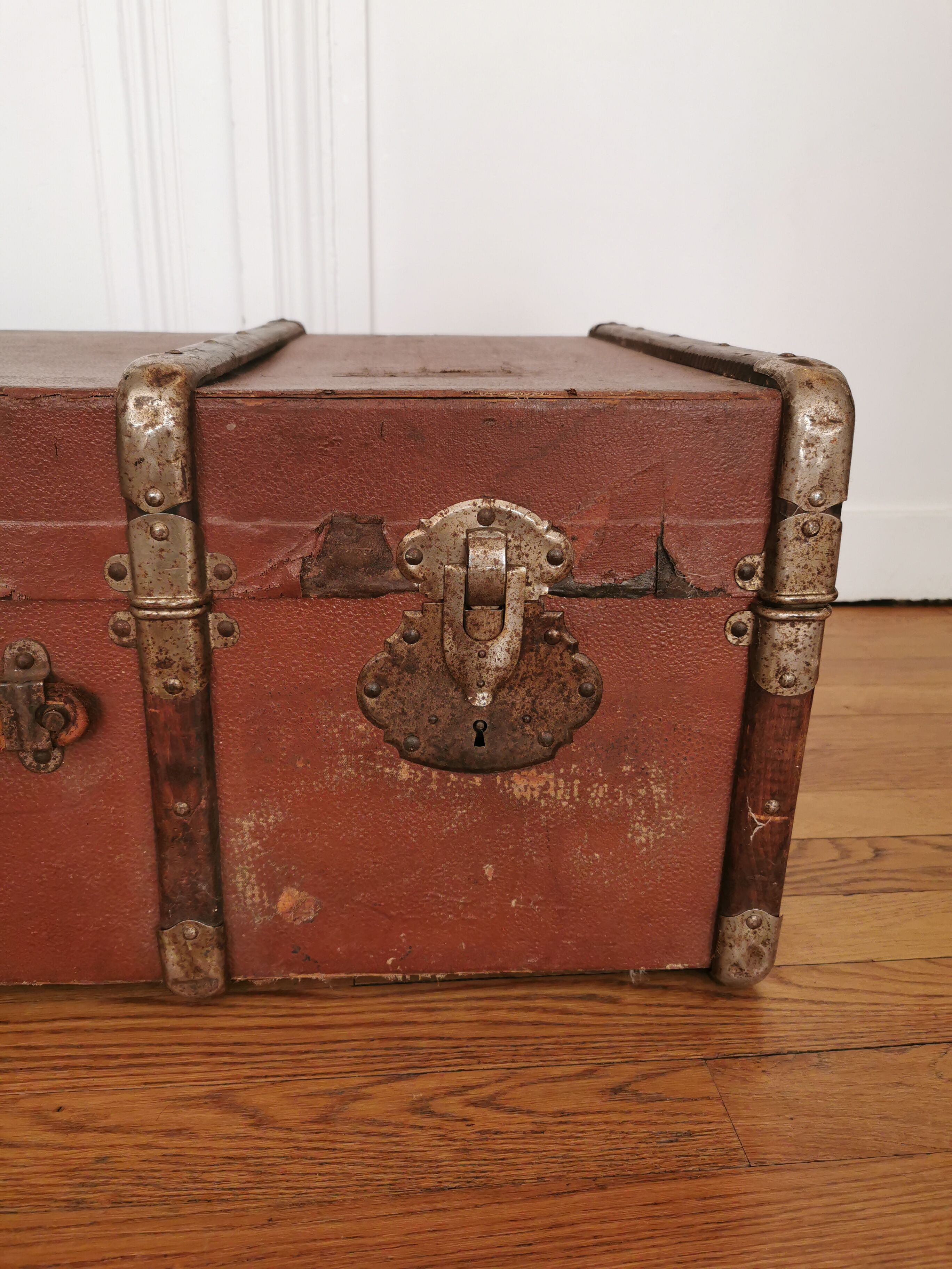 Old leather wood malle