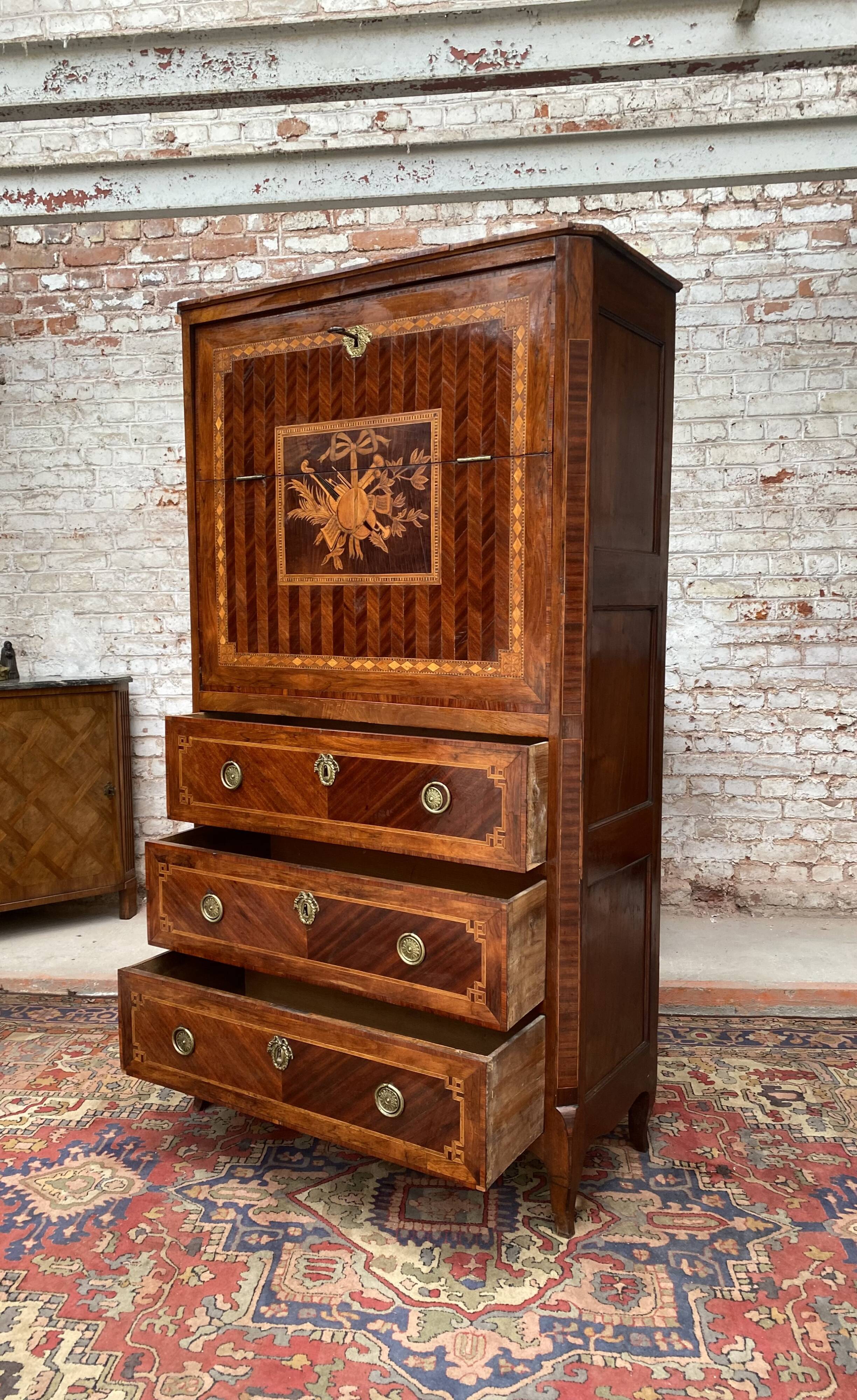 Secretary in veneer wood and walnut period transition xviii eme century