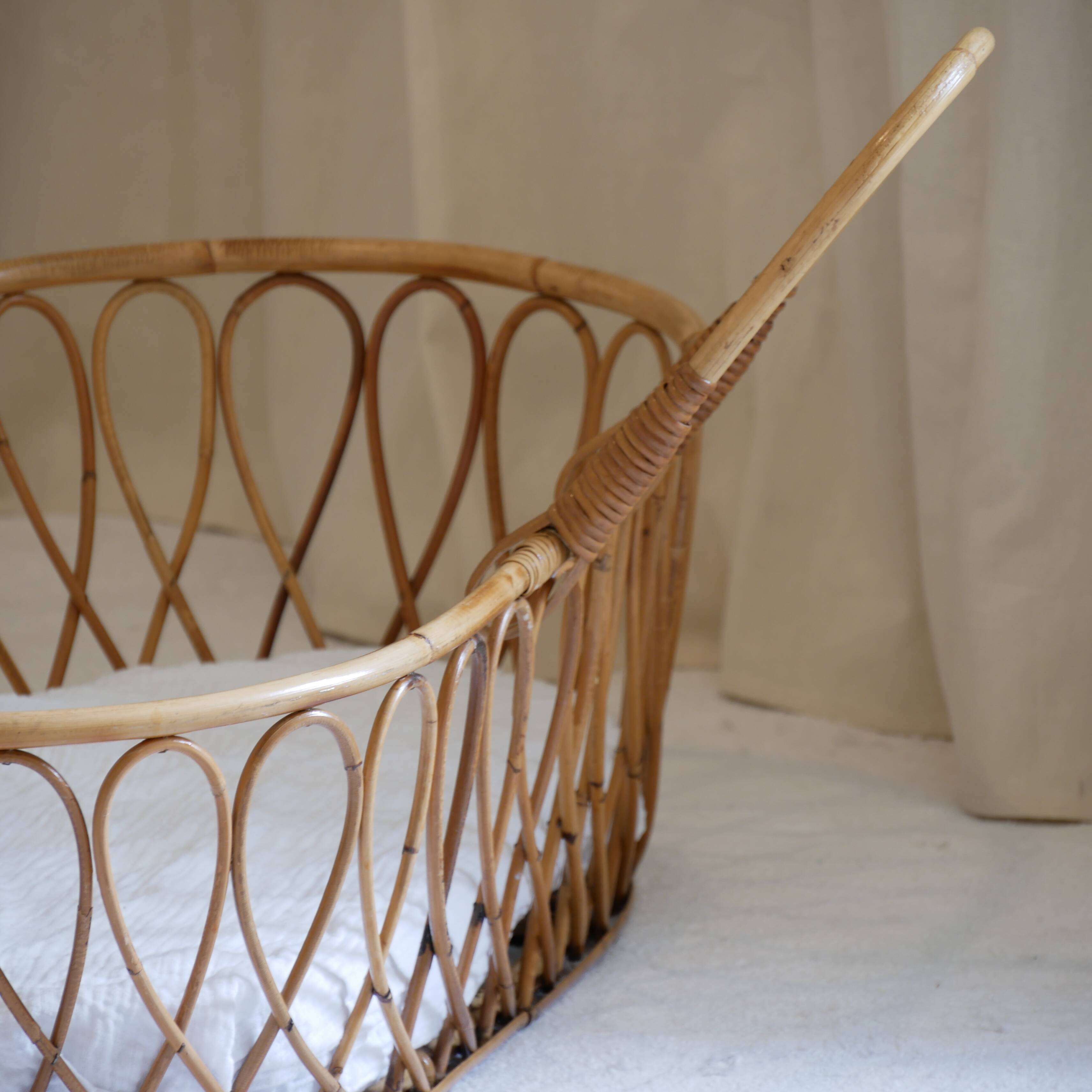 Couffin en rotin vintage