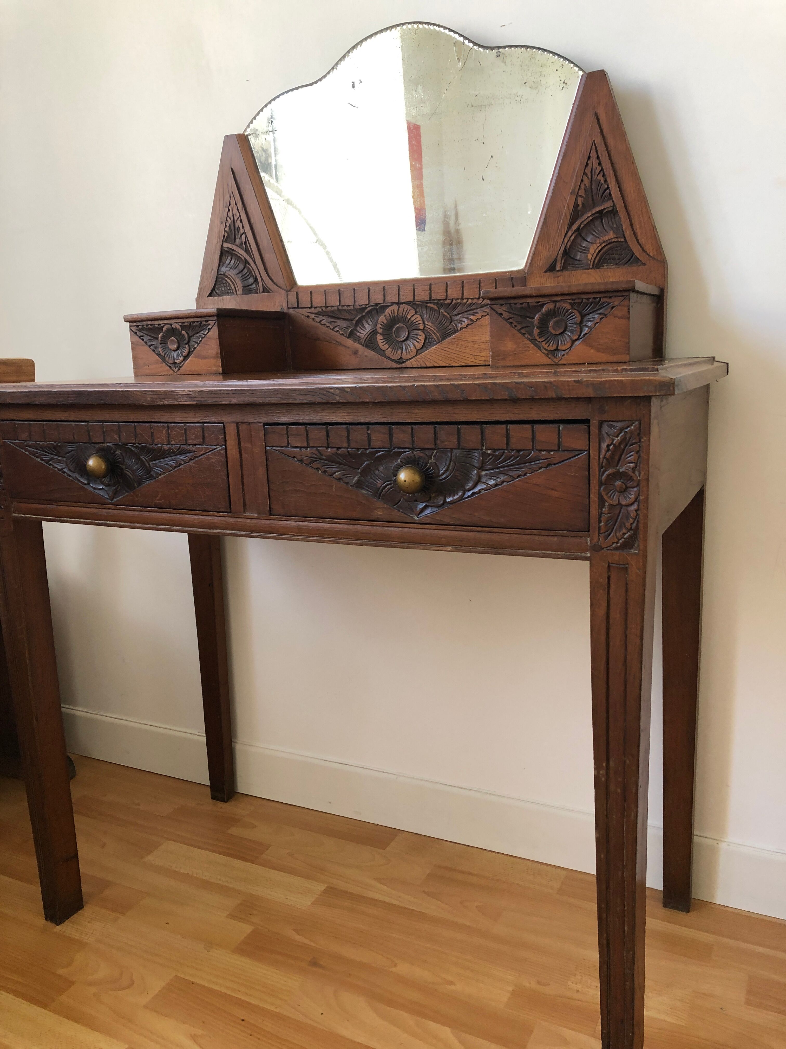 Art Deco style hairdresser