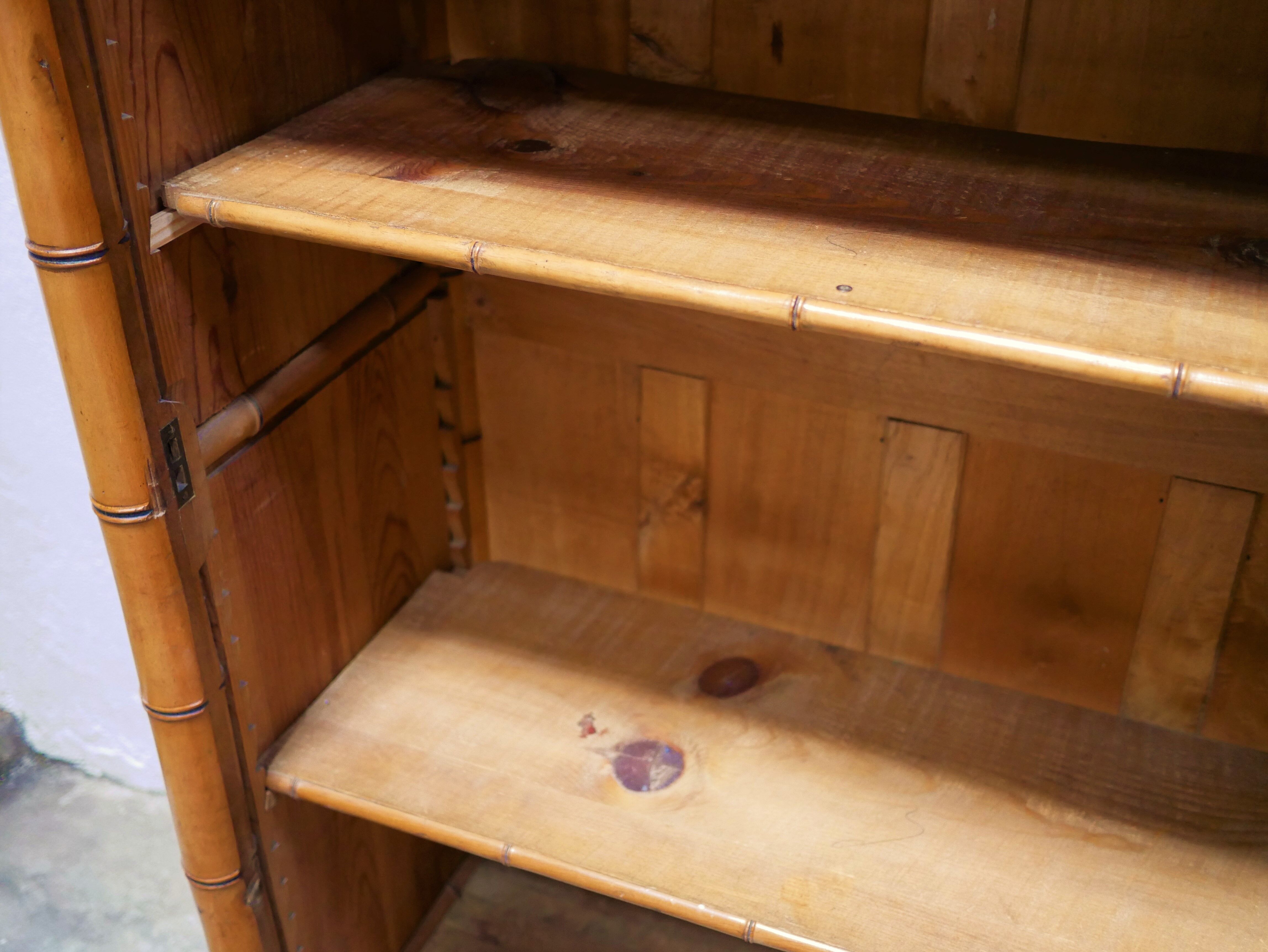Armoire bambou vintage en bois