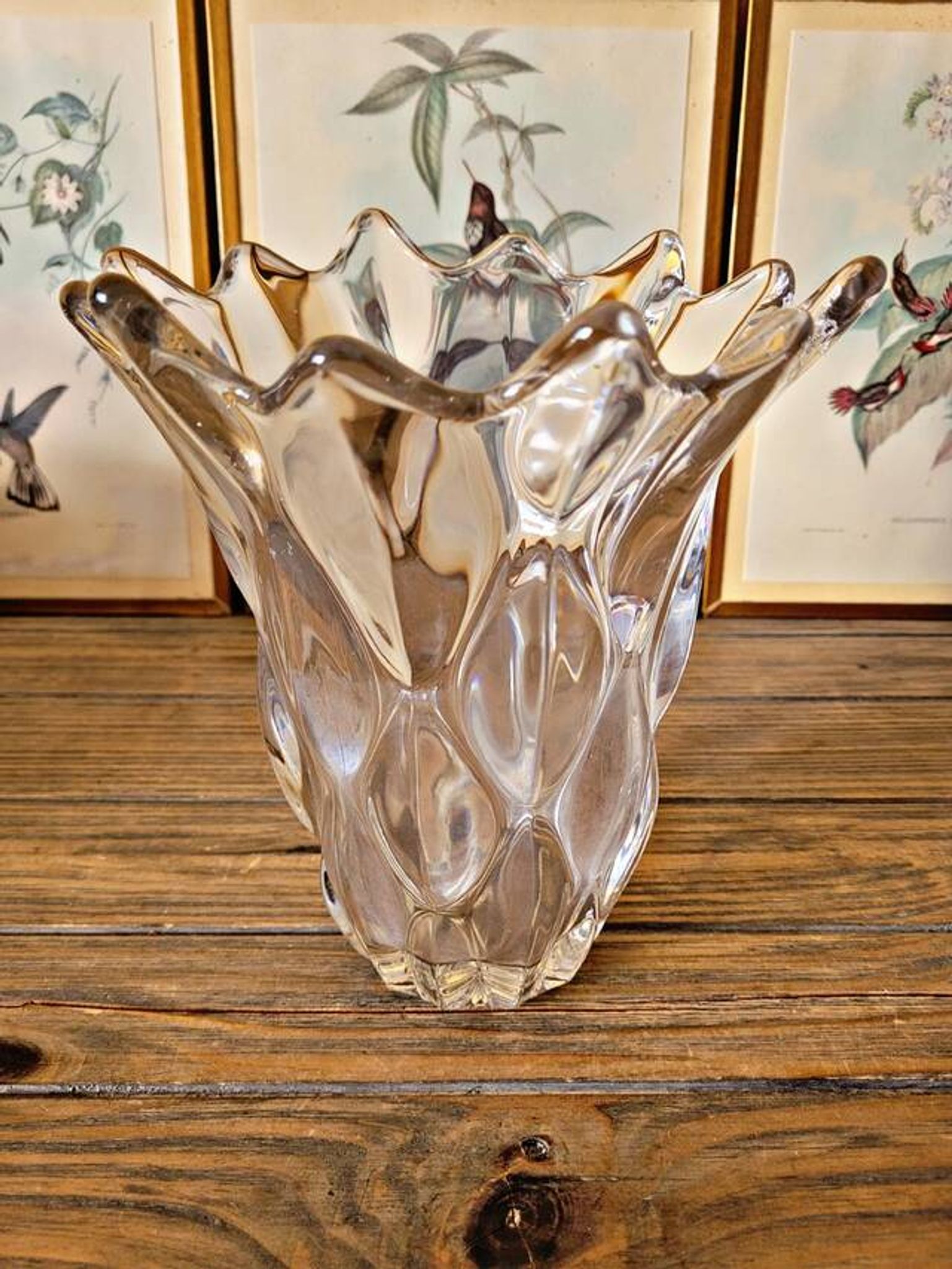 Flared glass vase in the shape of a flower / corolla, bubble effect in the style of Vannes art.
