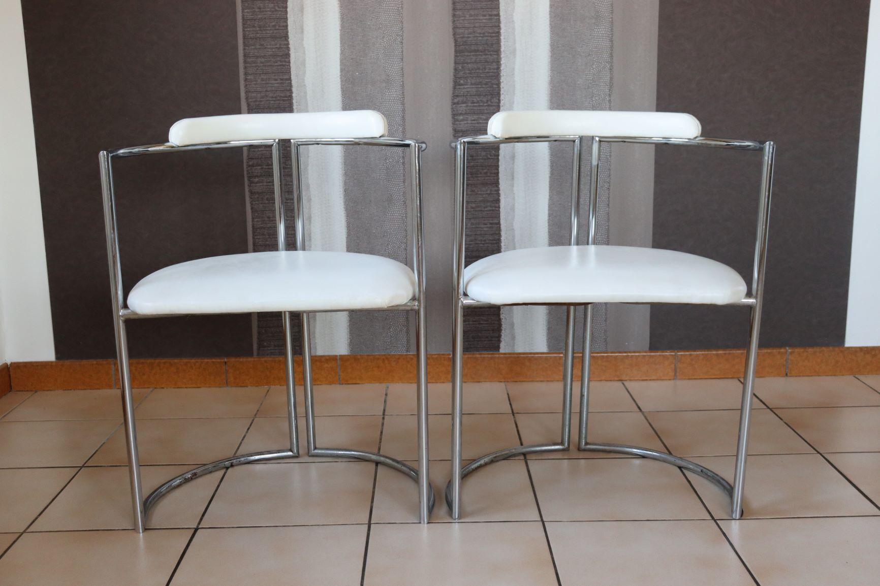 Pair of white chairs design