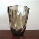 Vase en verre fumé