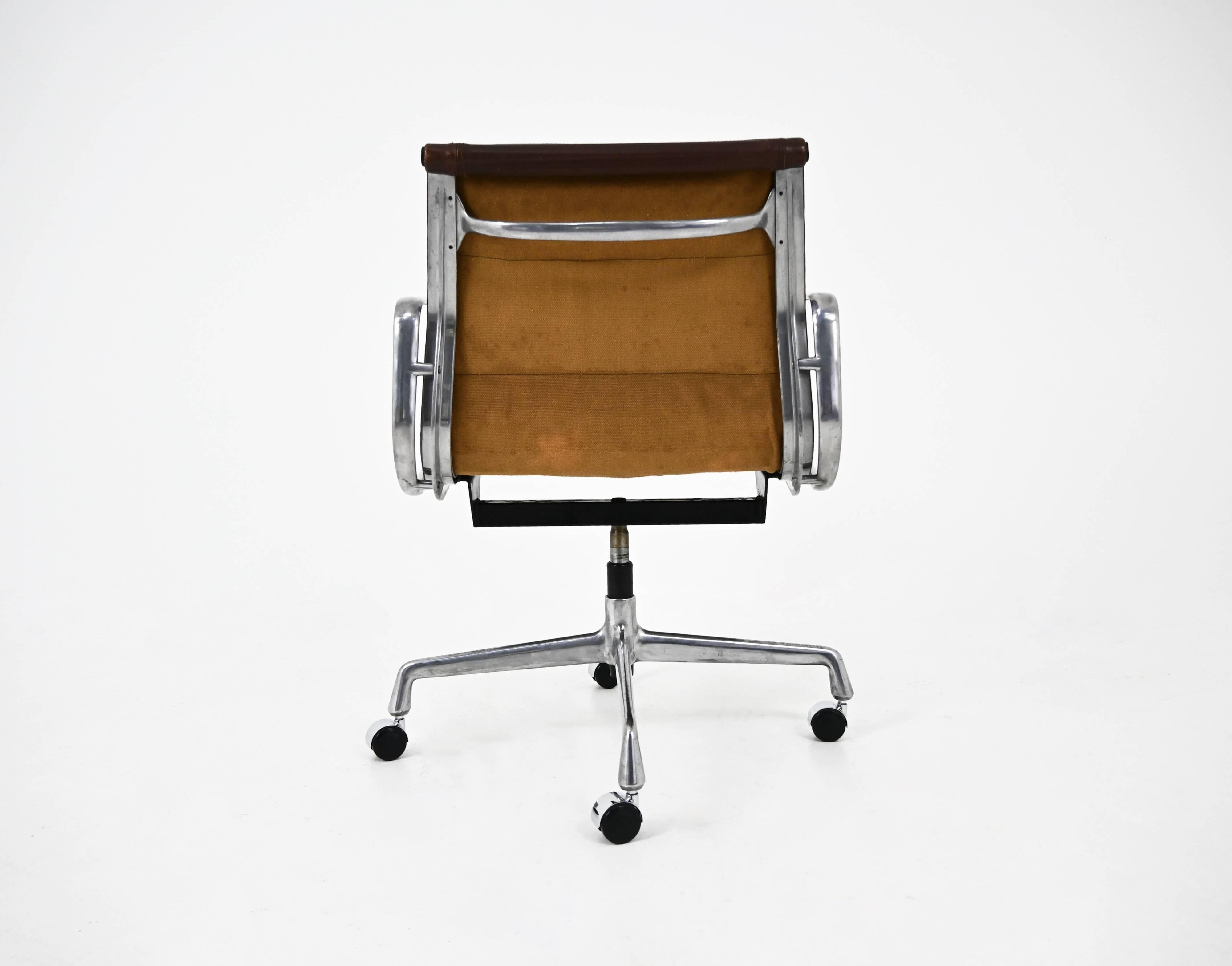 Office chair by Charles and Ray Eames for Herman Miller, 1970s.