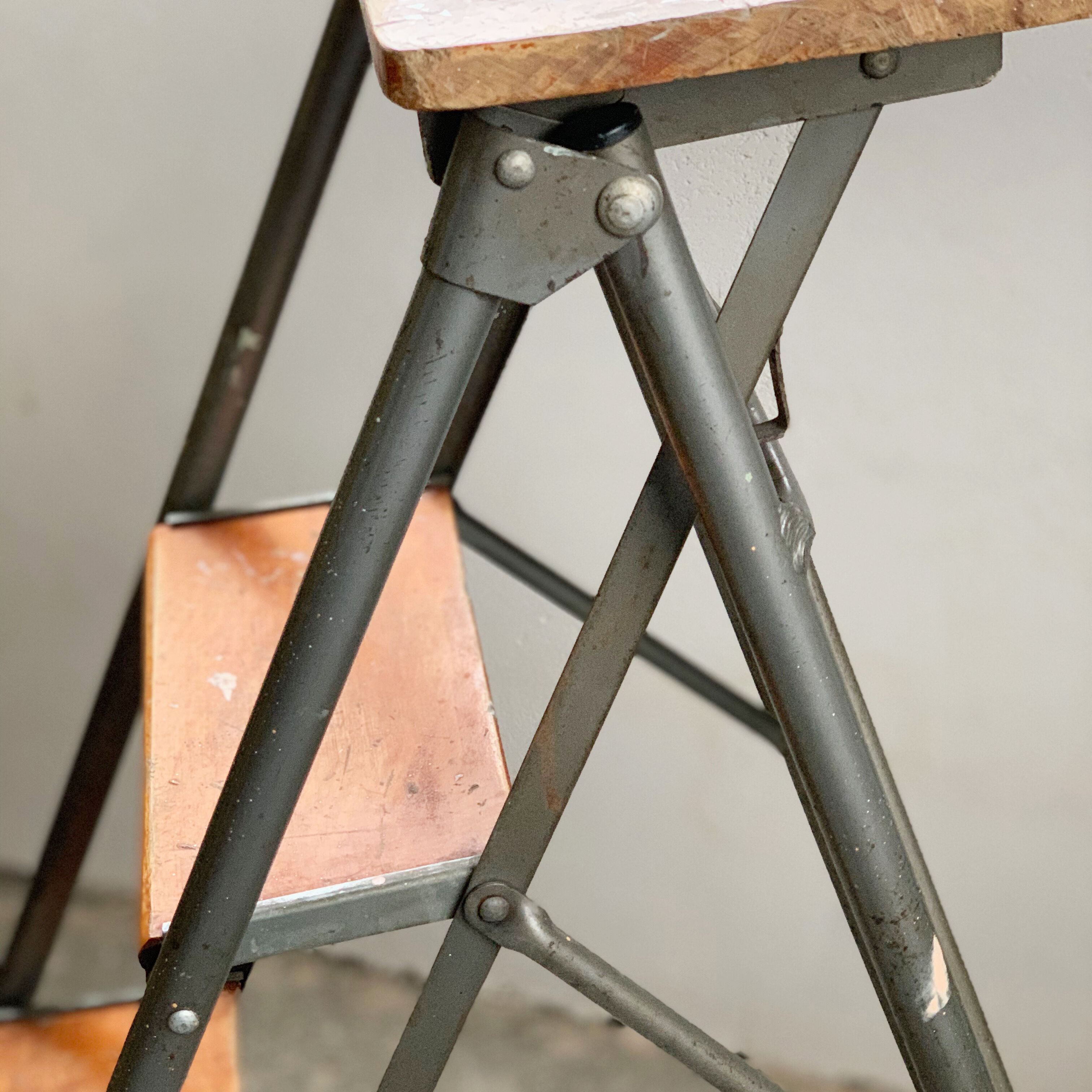 Metal and wood workshop ladder 4 steps