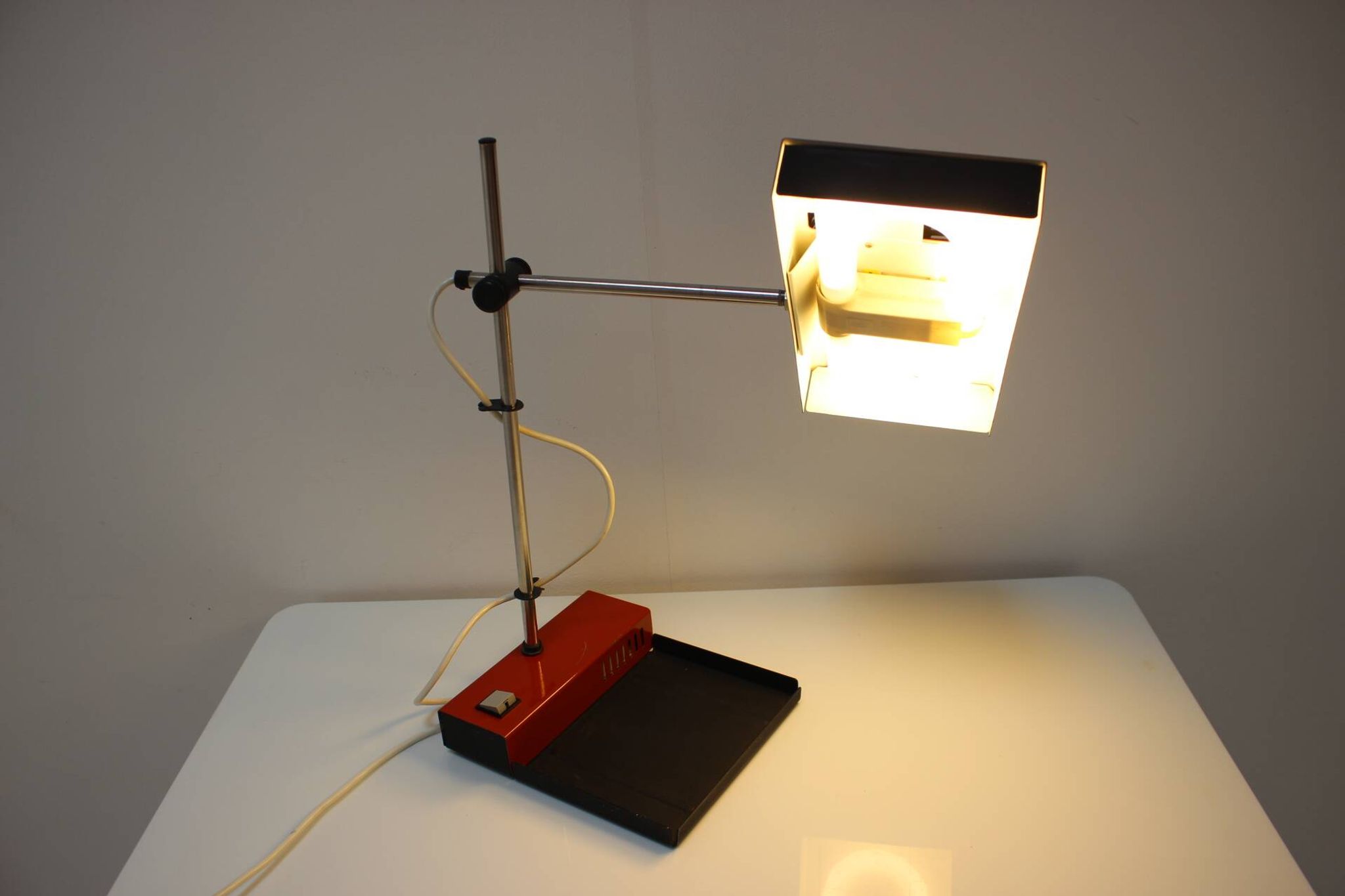 Lampe de table par Josef Mára, pour Tesla, années 1990, Tchécoslovaquie