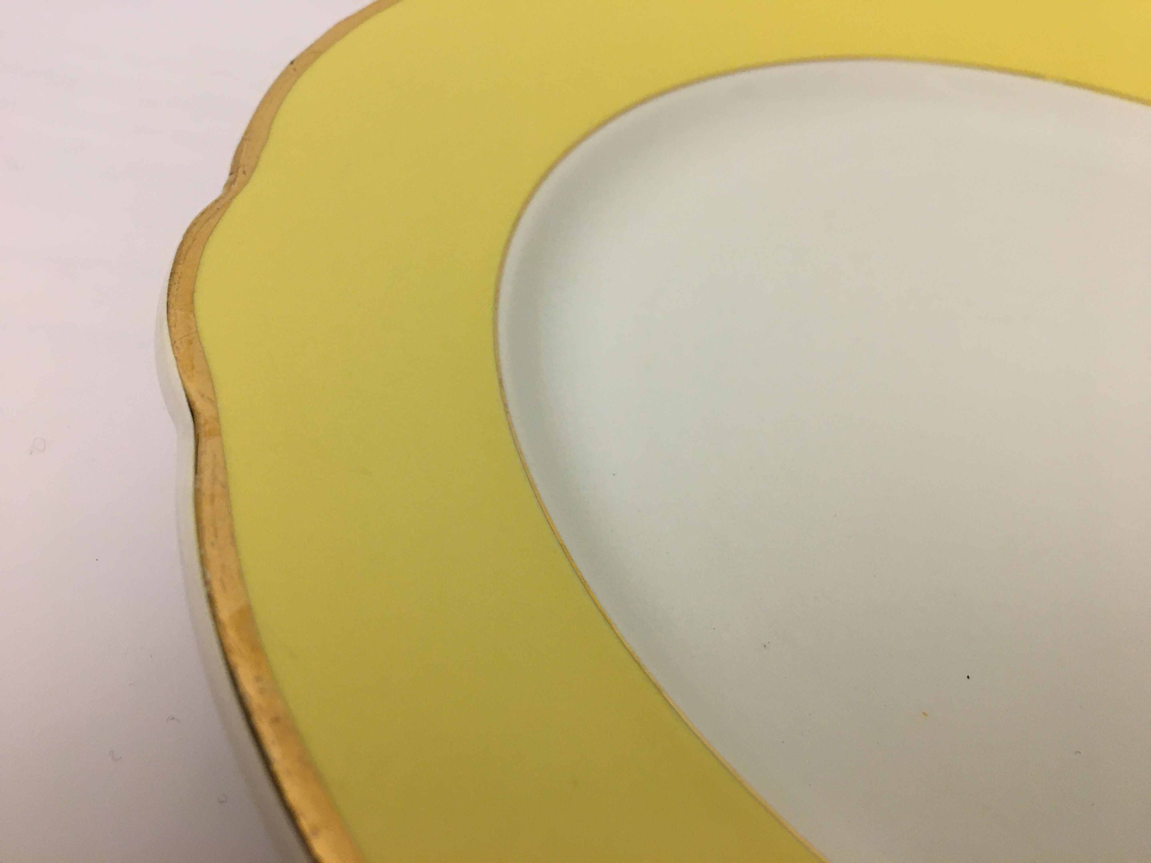 Round serving dish "K&G Lunéville Badonviller" Daffodil model