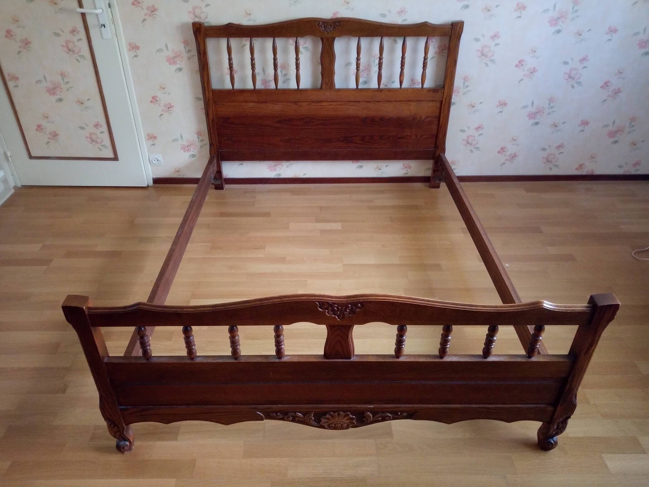140 x 190 oak bed from the 70s