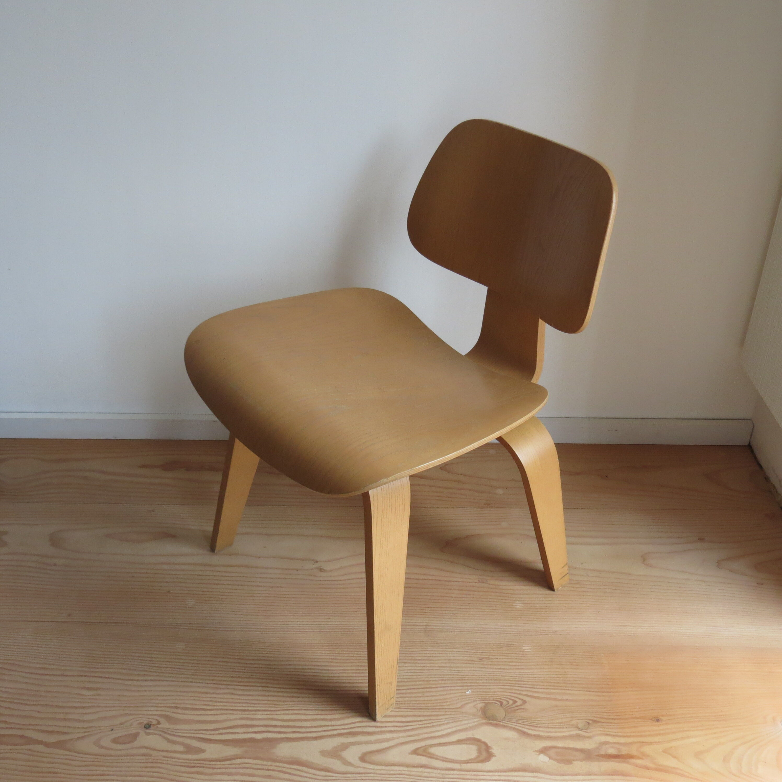 Set Of 4 Dcw Dining Chairs By Charles Eames For Vitra Plywood 1999