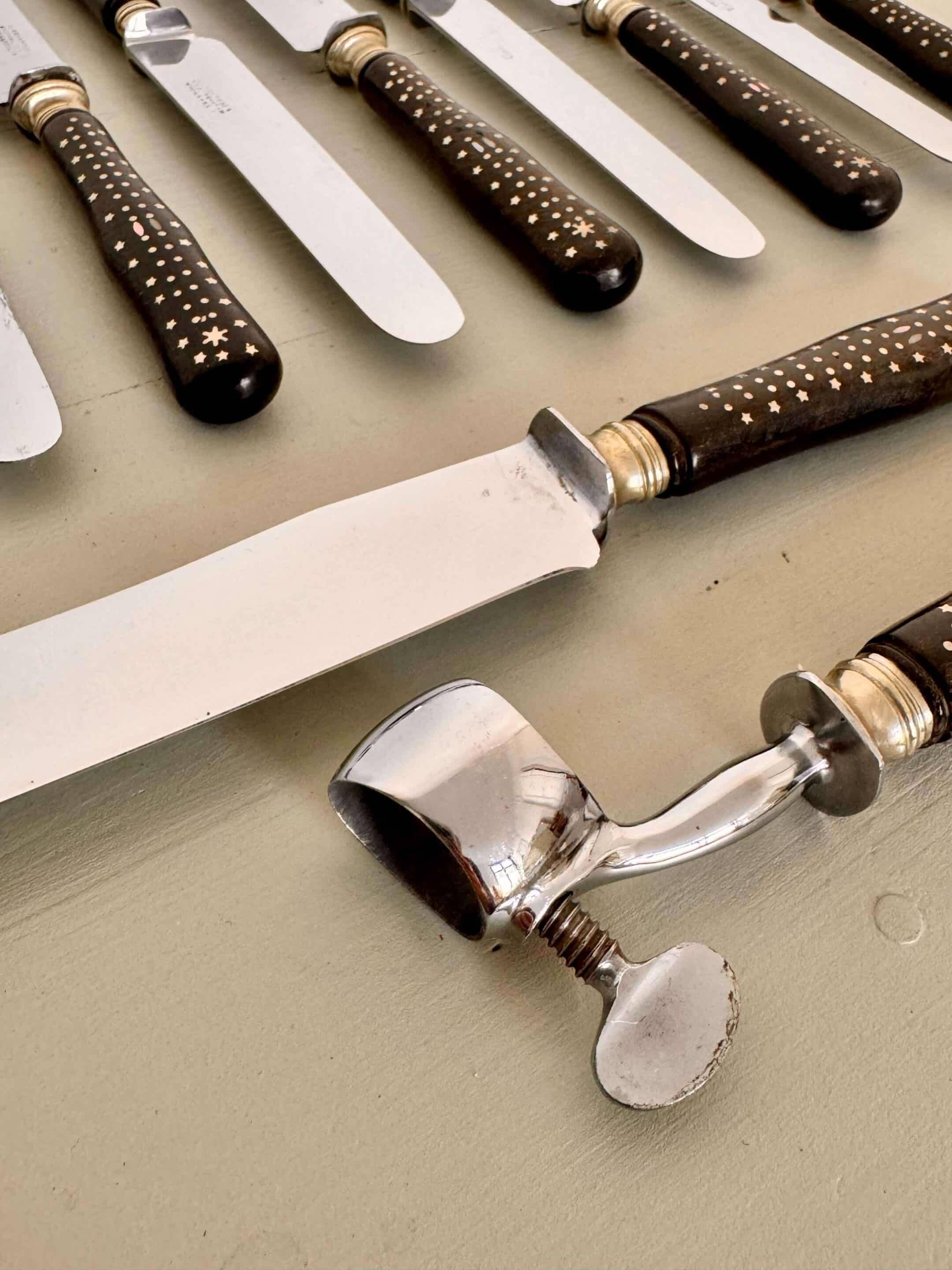 12 table knives and leg of lamb service 1900