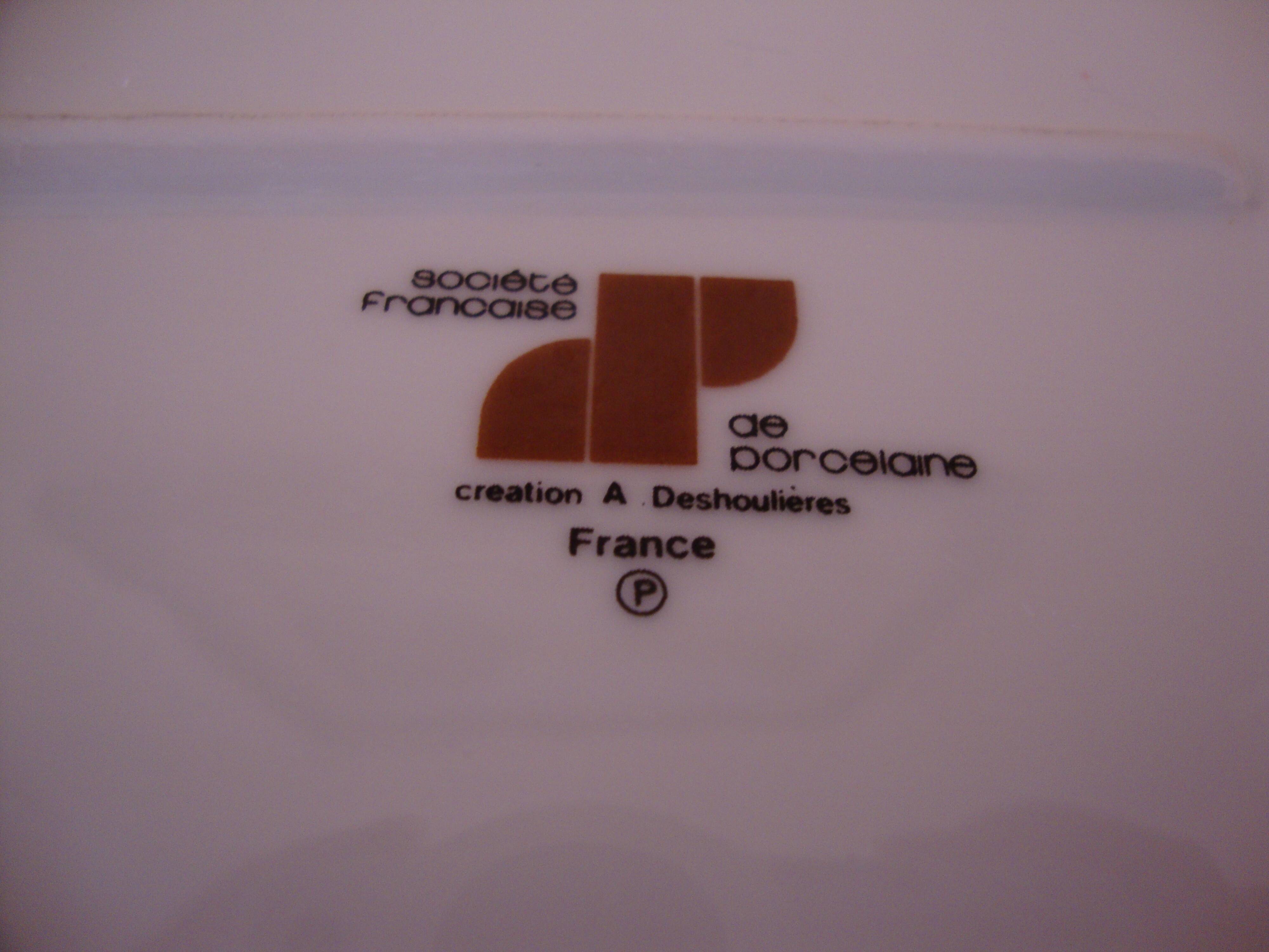 Long dish in fine white porcelain (Creation A. Deshoulières)