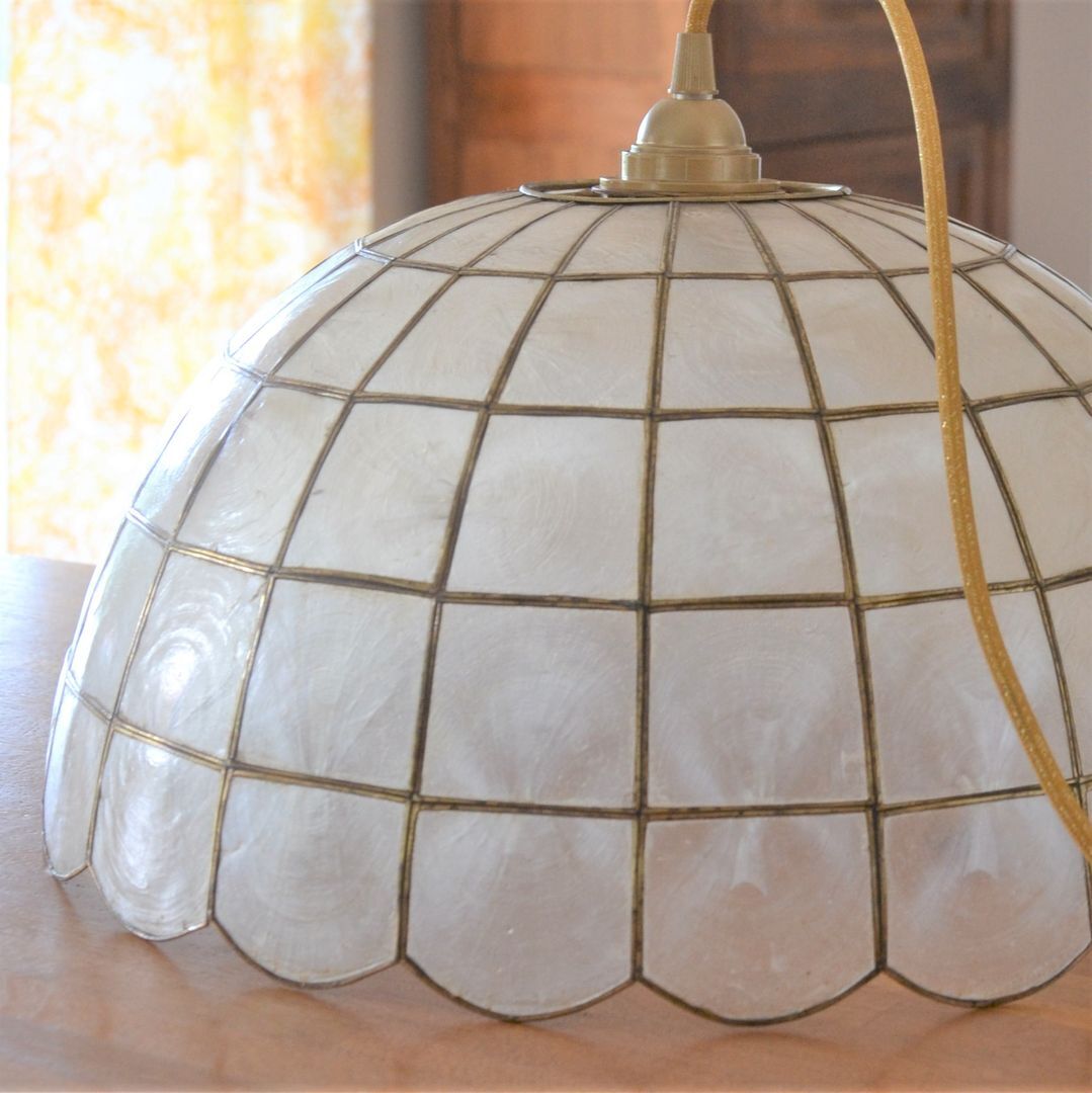 Mother-of-pearl and brass suspension