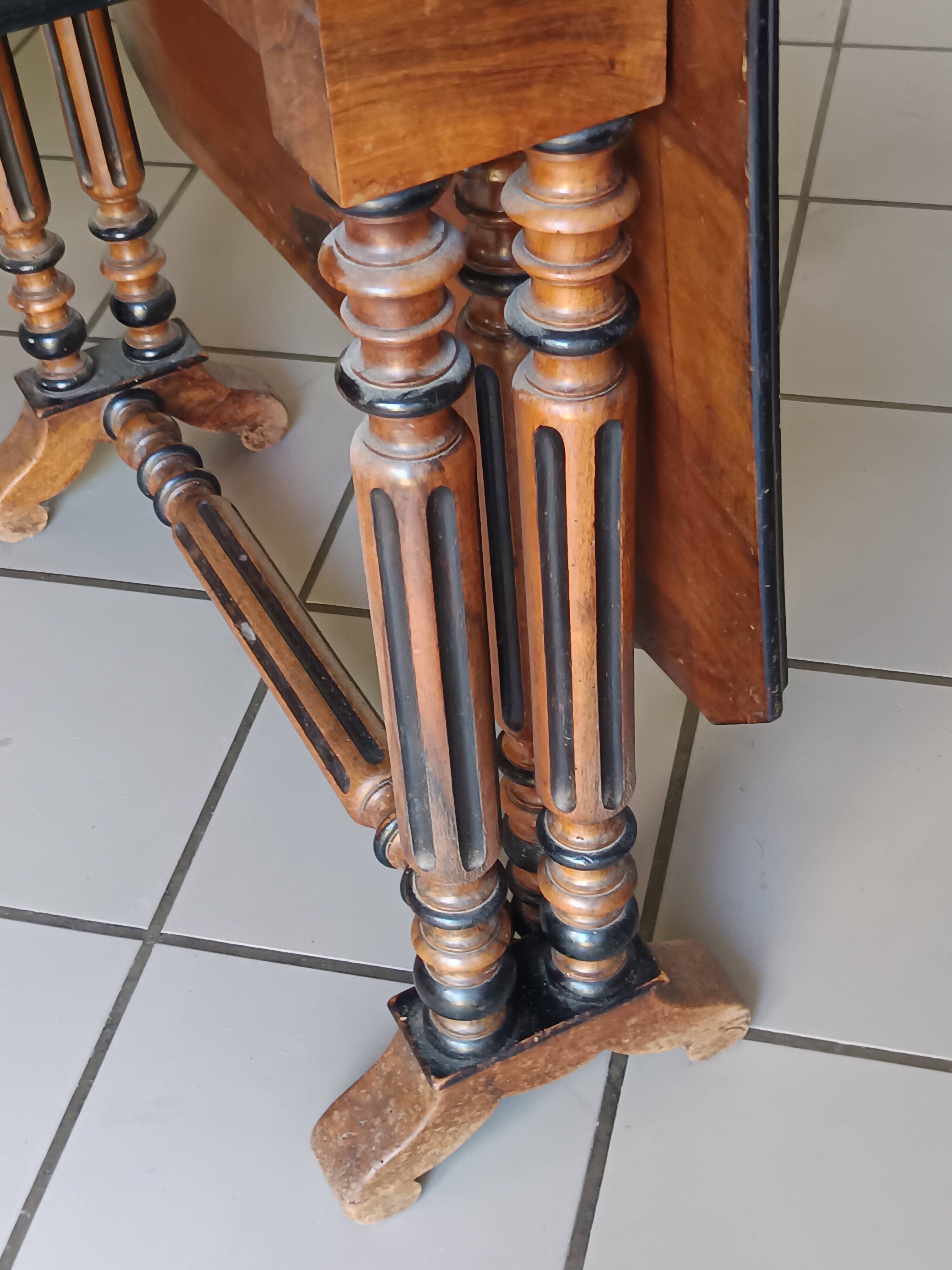 Table ancienne pliante style Louis XIII / Henri II – 100 × 80 cm