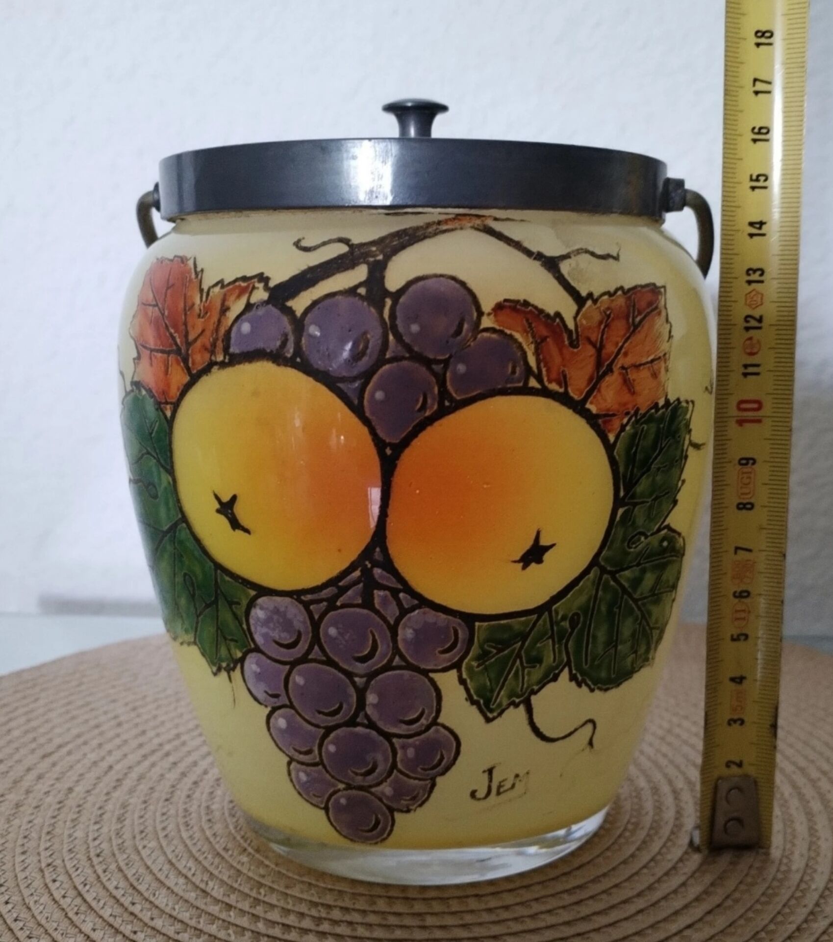 Seau à biscuits en verre émaillé signé JEM (École Legras)