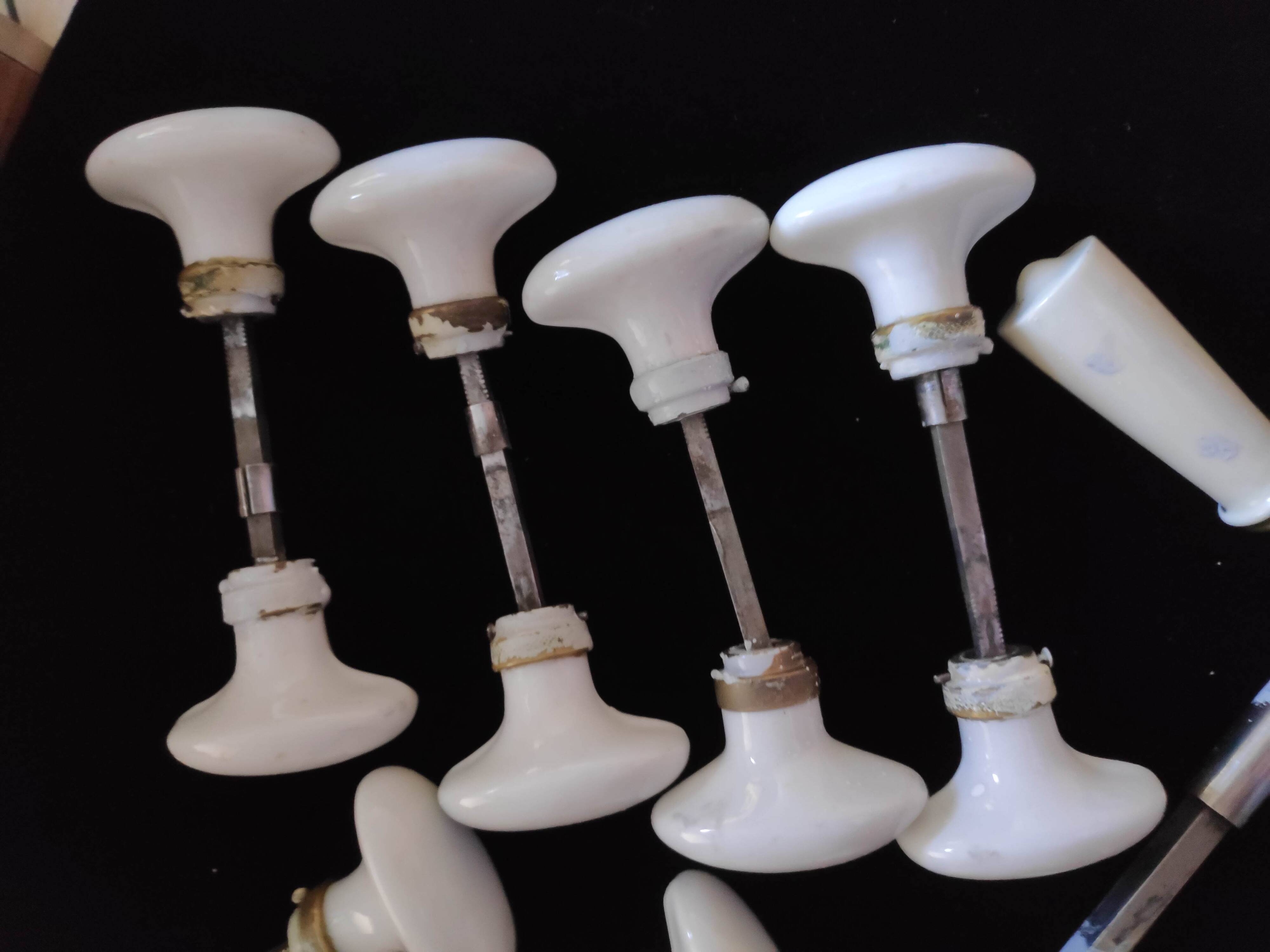 Set of 14 oval handles + 1 porcelain handle