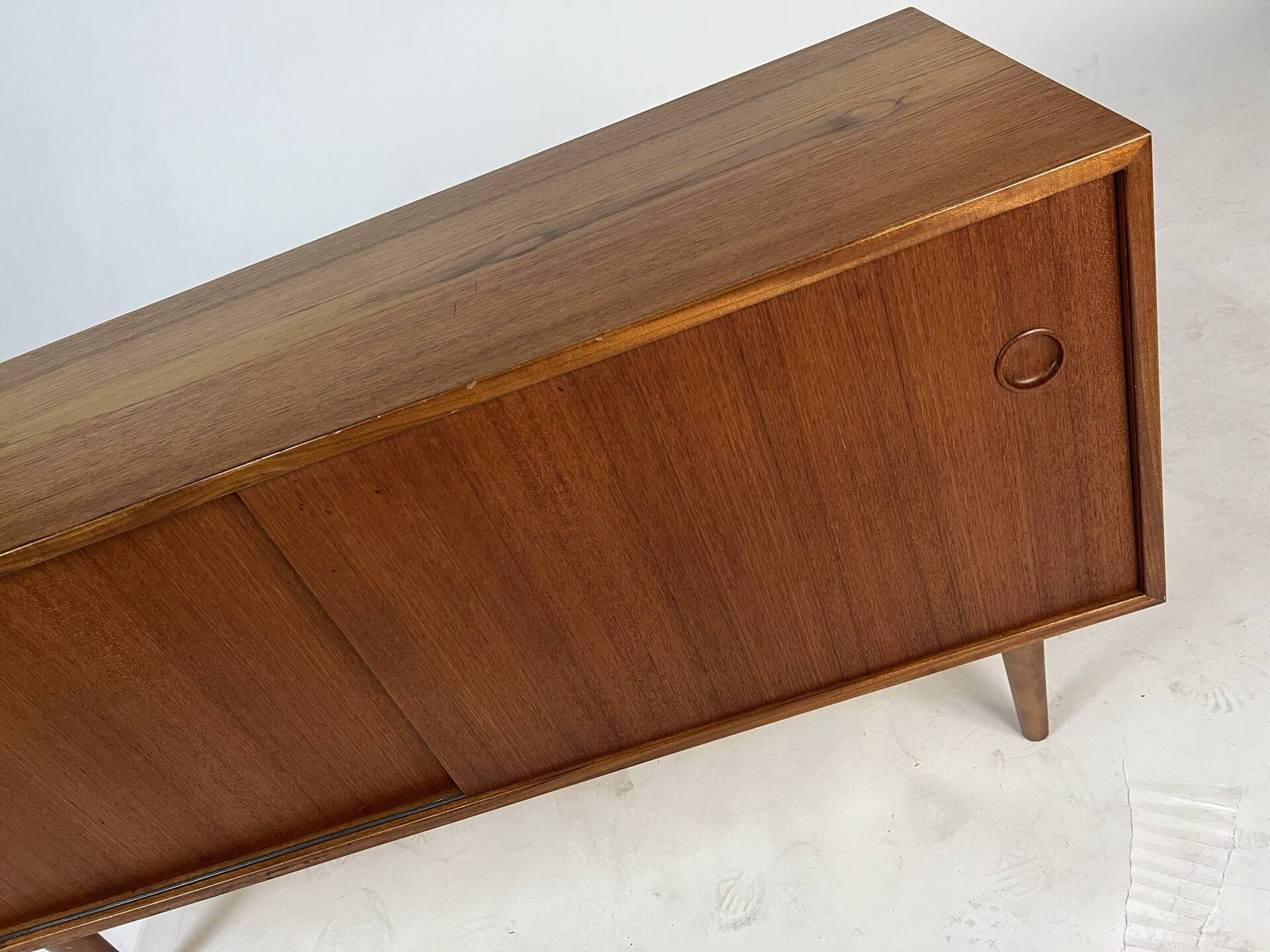 Buffet bas en teck vintage des années 60, style mid-century HiFi.