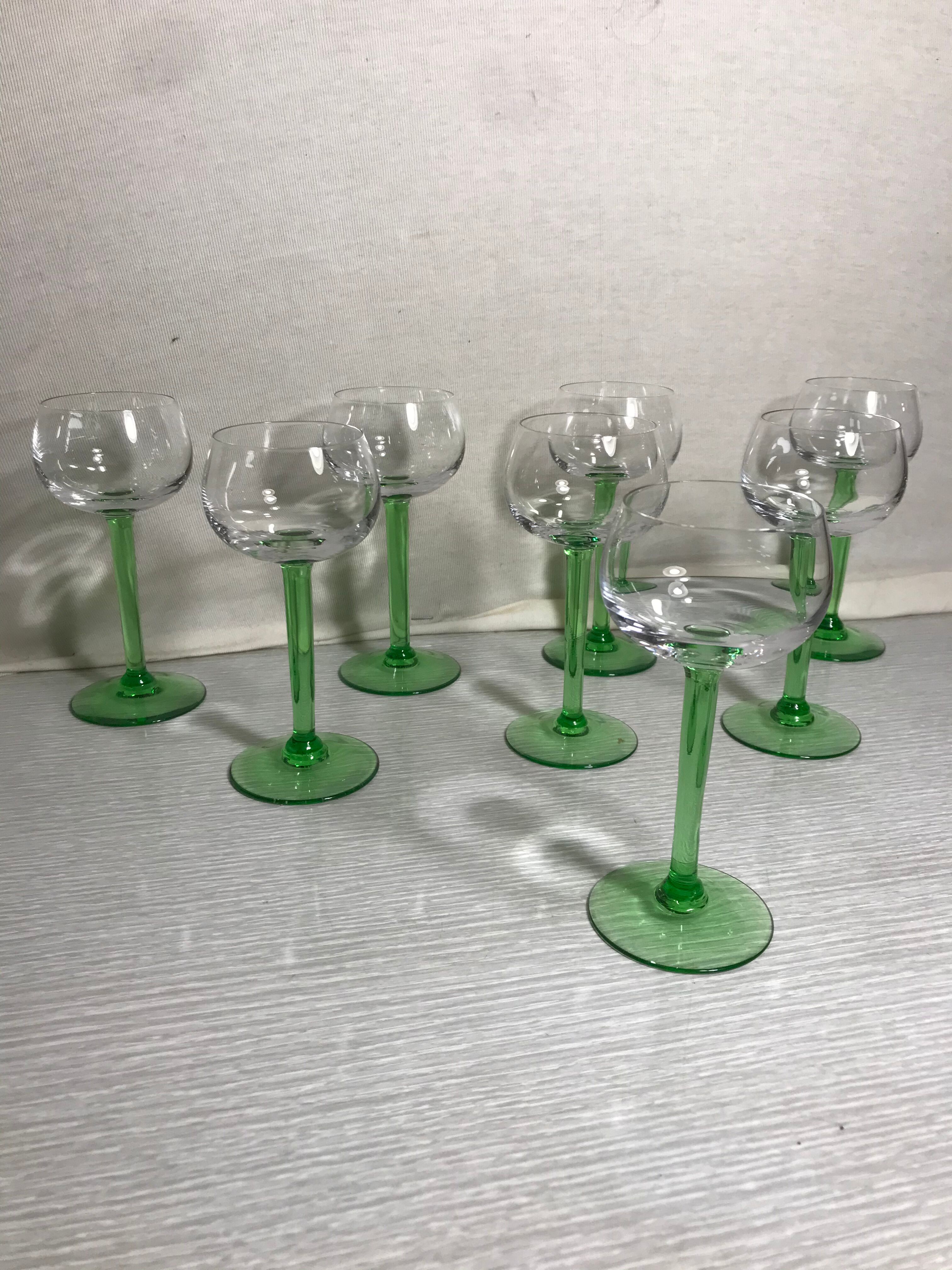 Series of 8 wine glasses