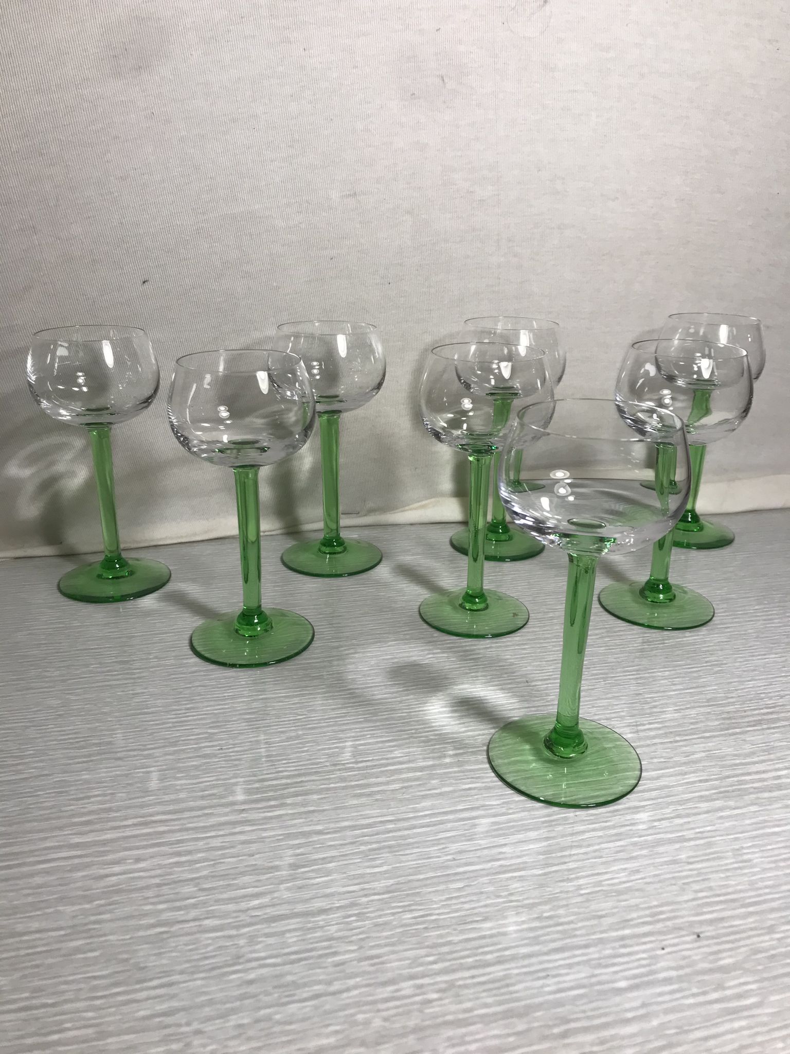 Series of 8 wine glasses